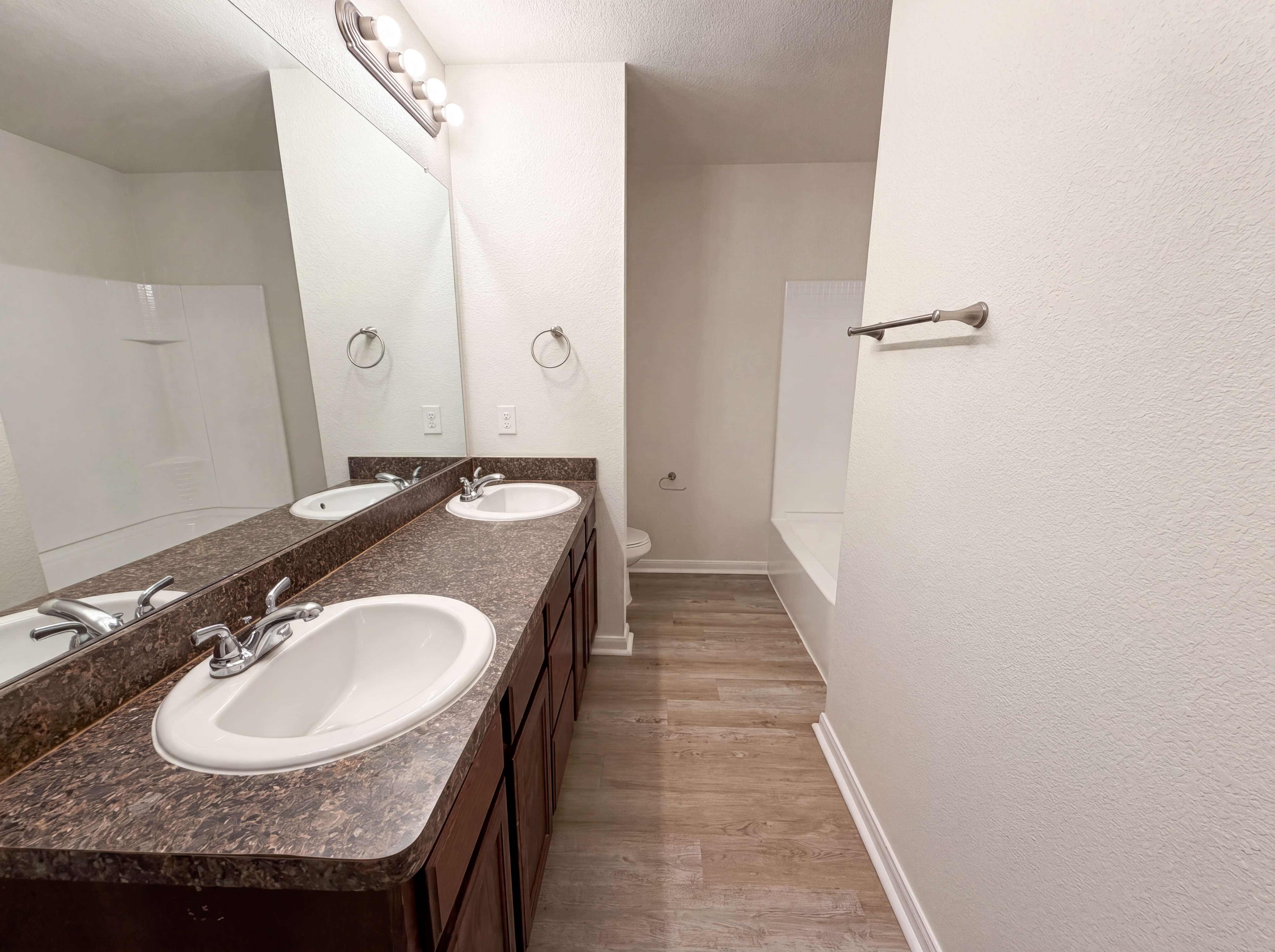Photo 9 of 18 of 2824 Saint Bernard Dr, Dallas, TX
