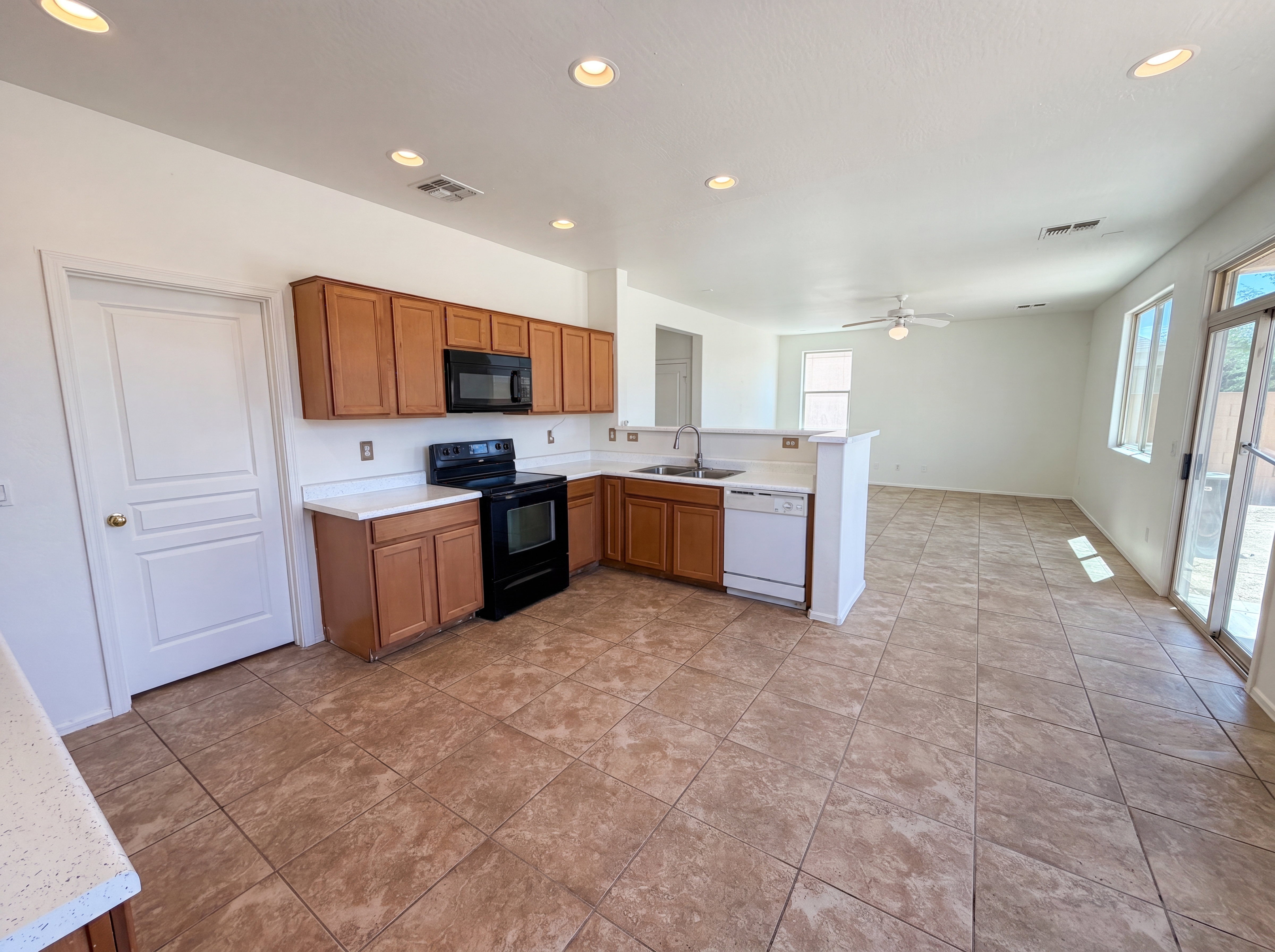 Photo 2 of 33 of 7411 W Alta Vista Rd, Laveen, AZ