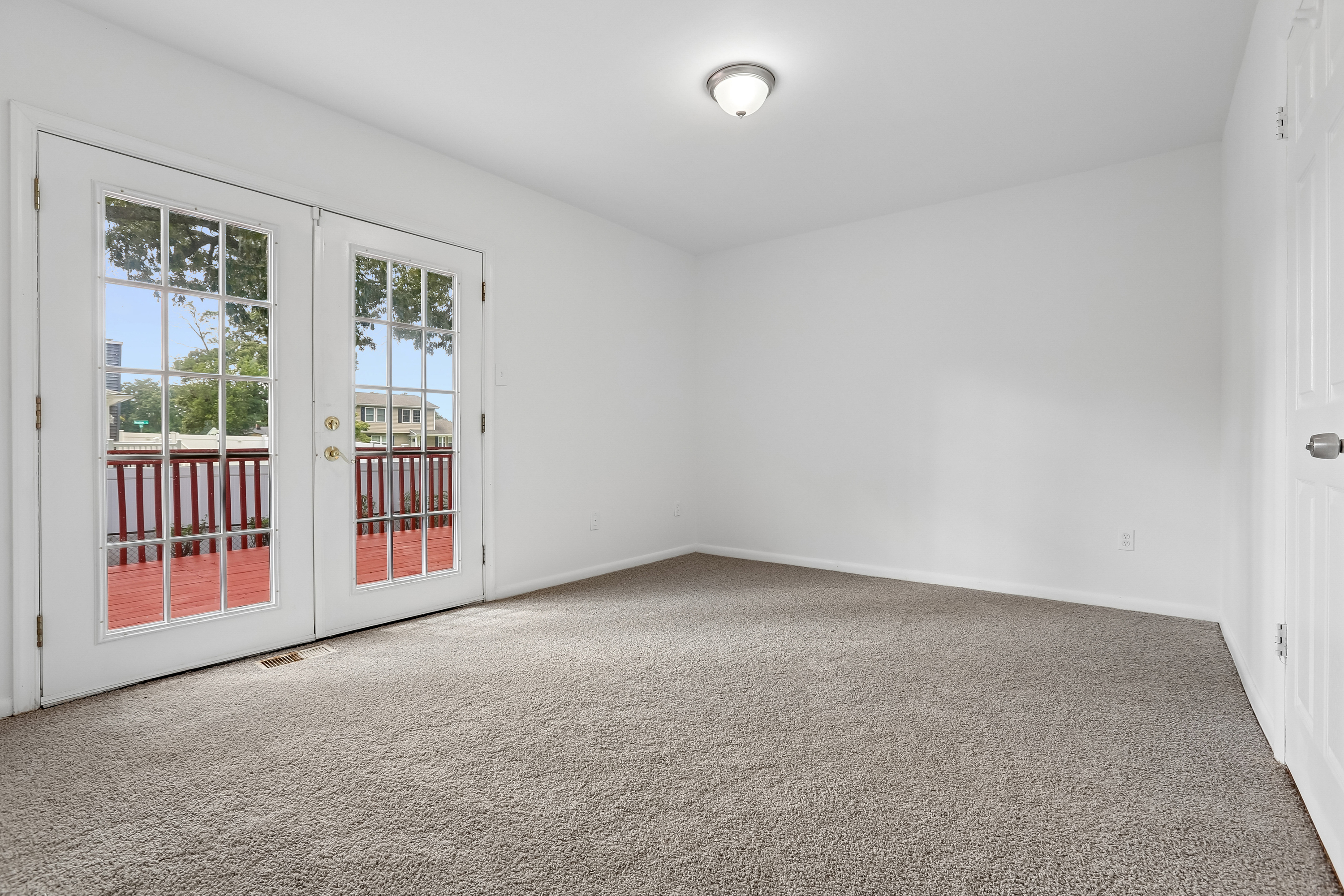 Photo 12 of 40 of 7736 Woodlawn Ave, Pasadena, MD