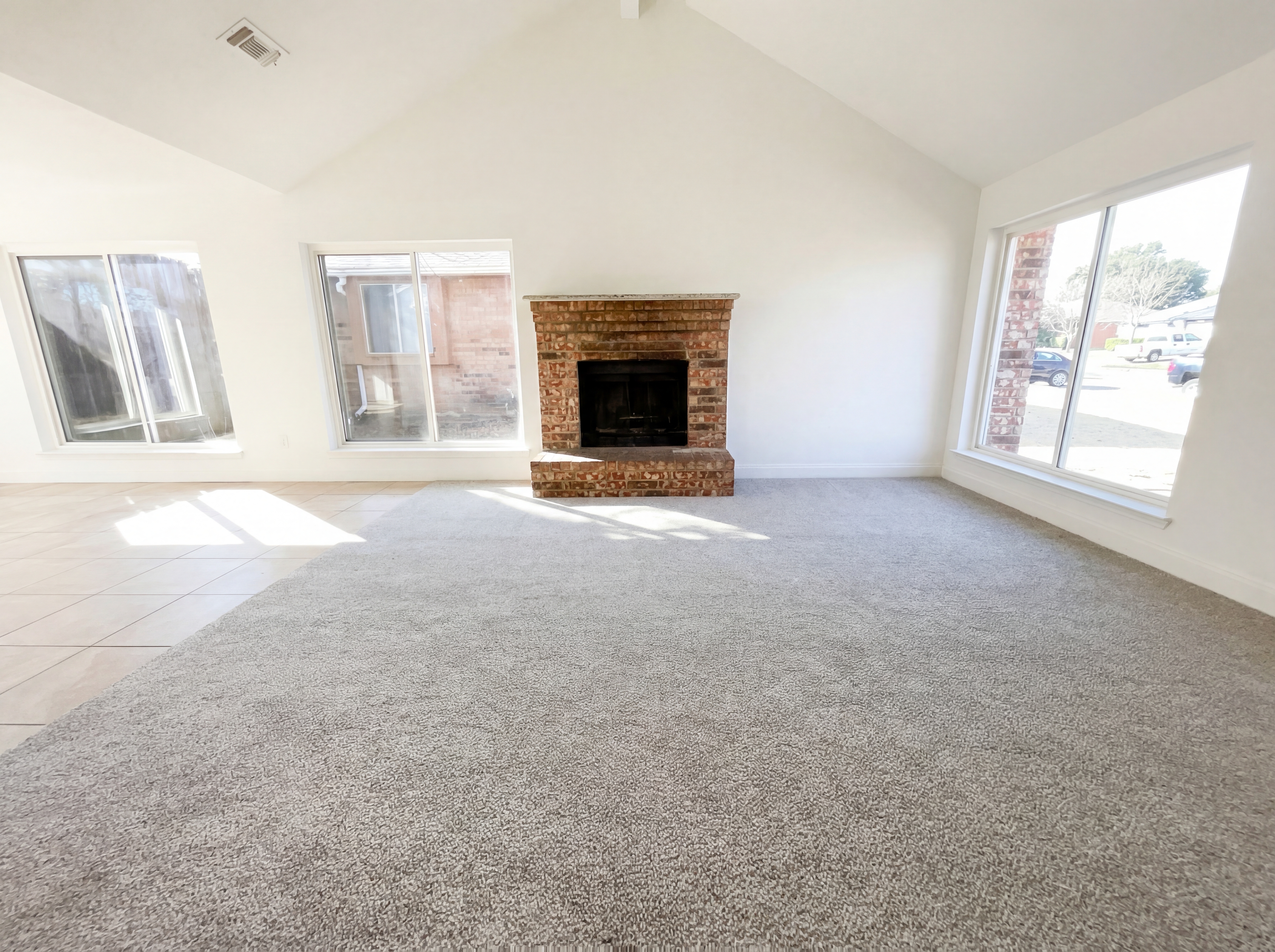 Photo 3 of 17 of 8321 Cloverglen Ln, Fort Worth, TX