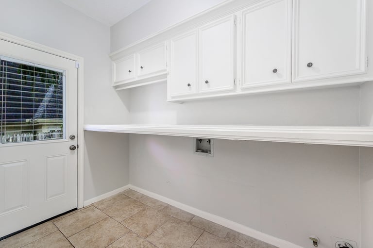 Photo 13 of 17 - 16711 Wimbledon Forest Dr, Spring, TX 77379