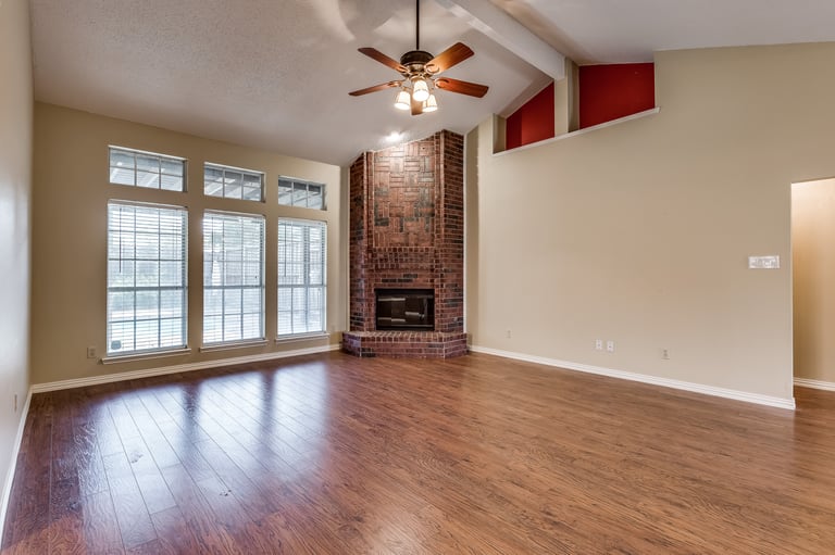 Photo 5 of 20 - 6614 Falcon St, Rowlett, TX 75089