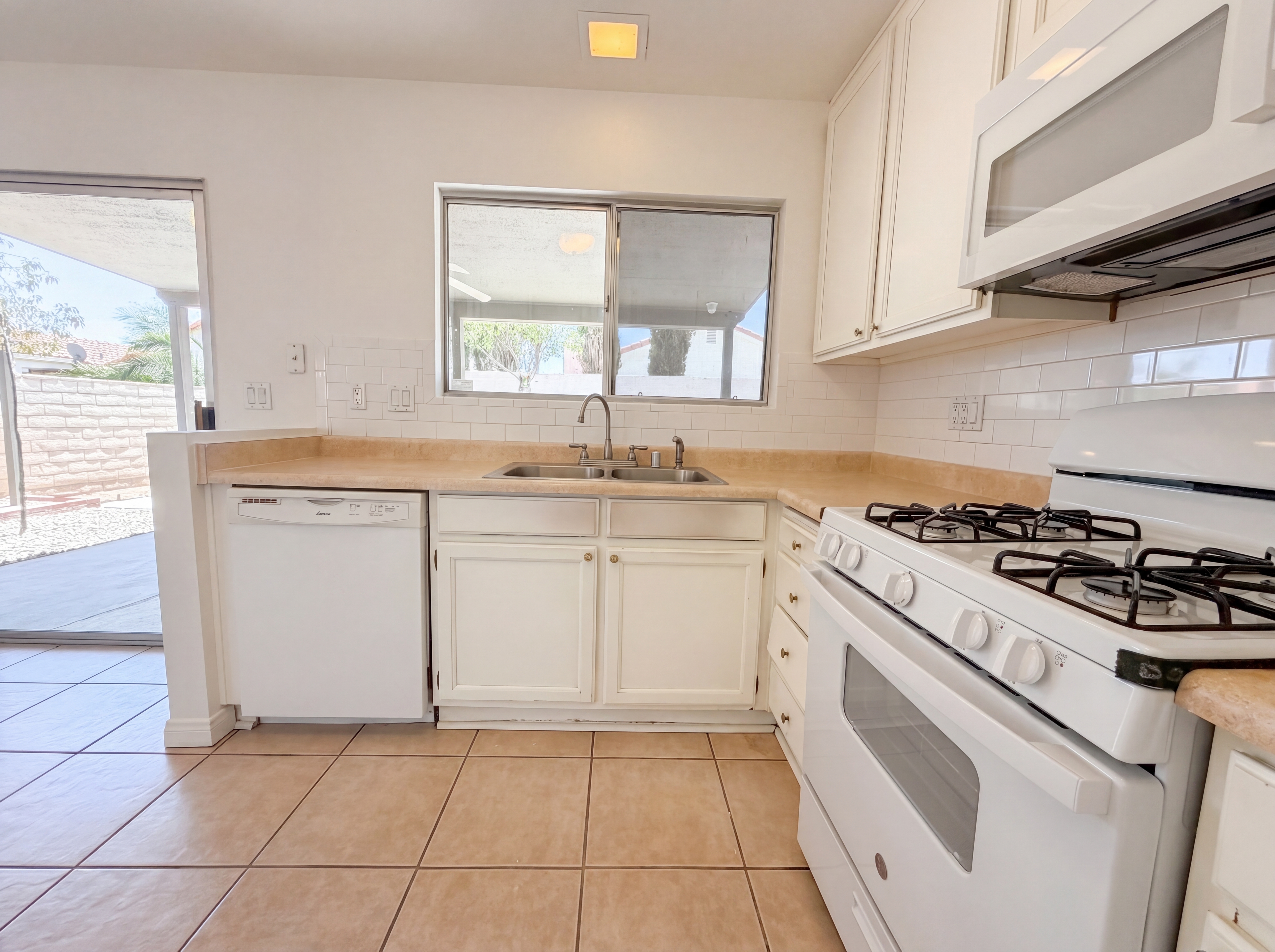 Photo 8 of 21 of 699 Thousand Oaks Dr, Las Vegas, NV
