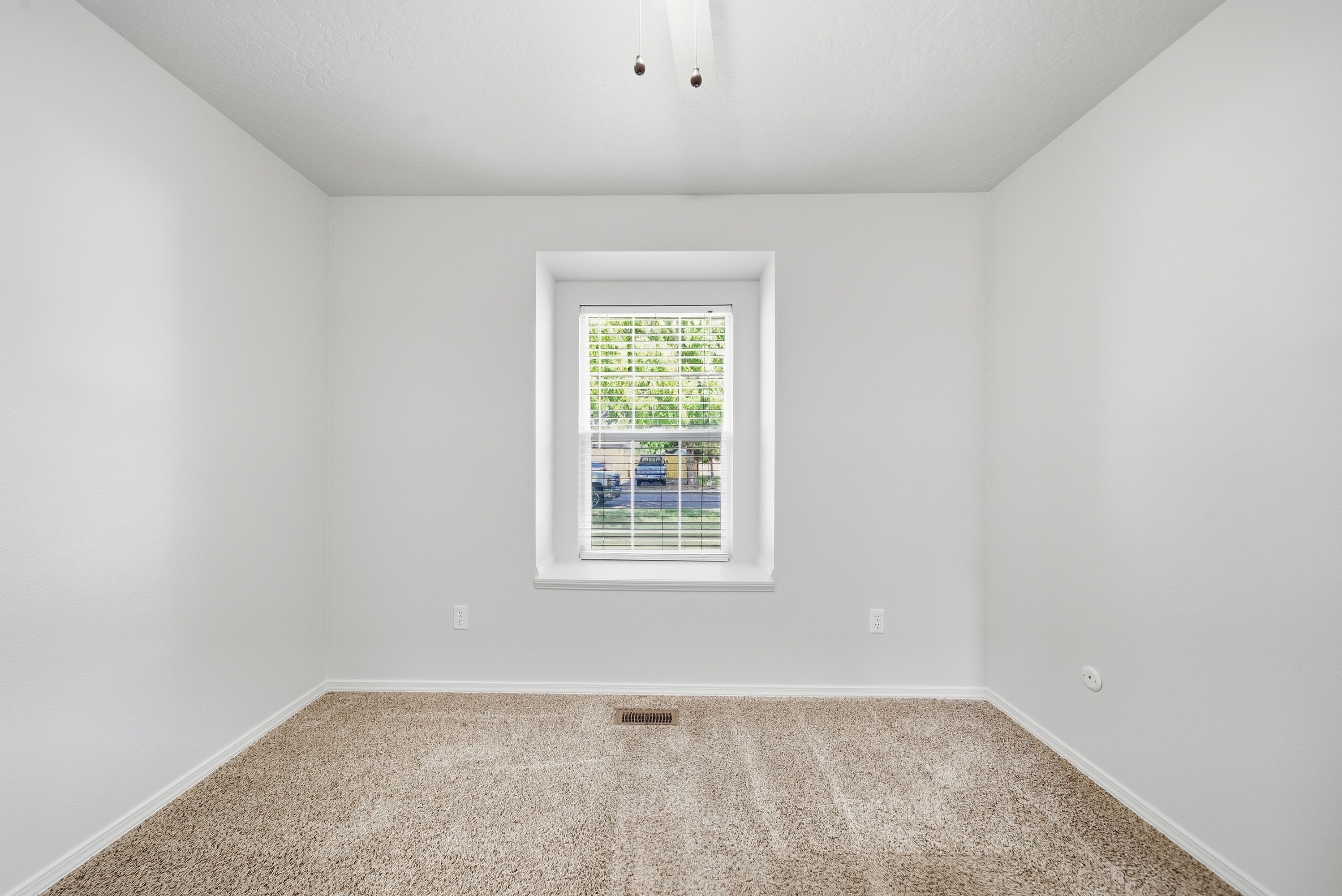Photo 16 of 26 of 2419 E Maryland Ave, Nampa, ID
