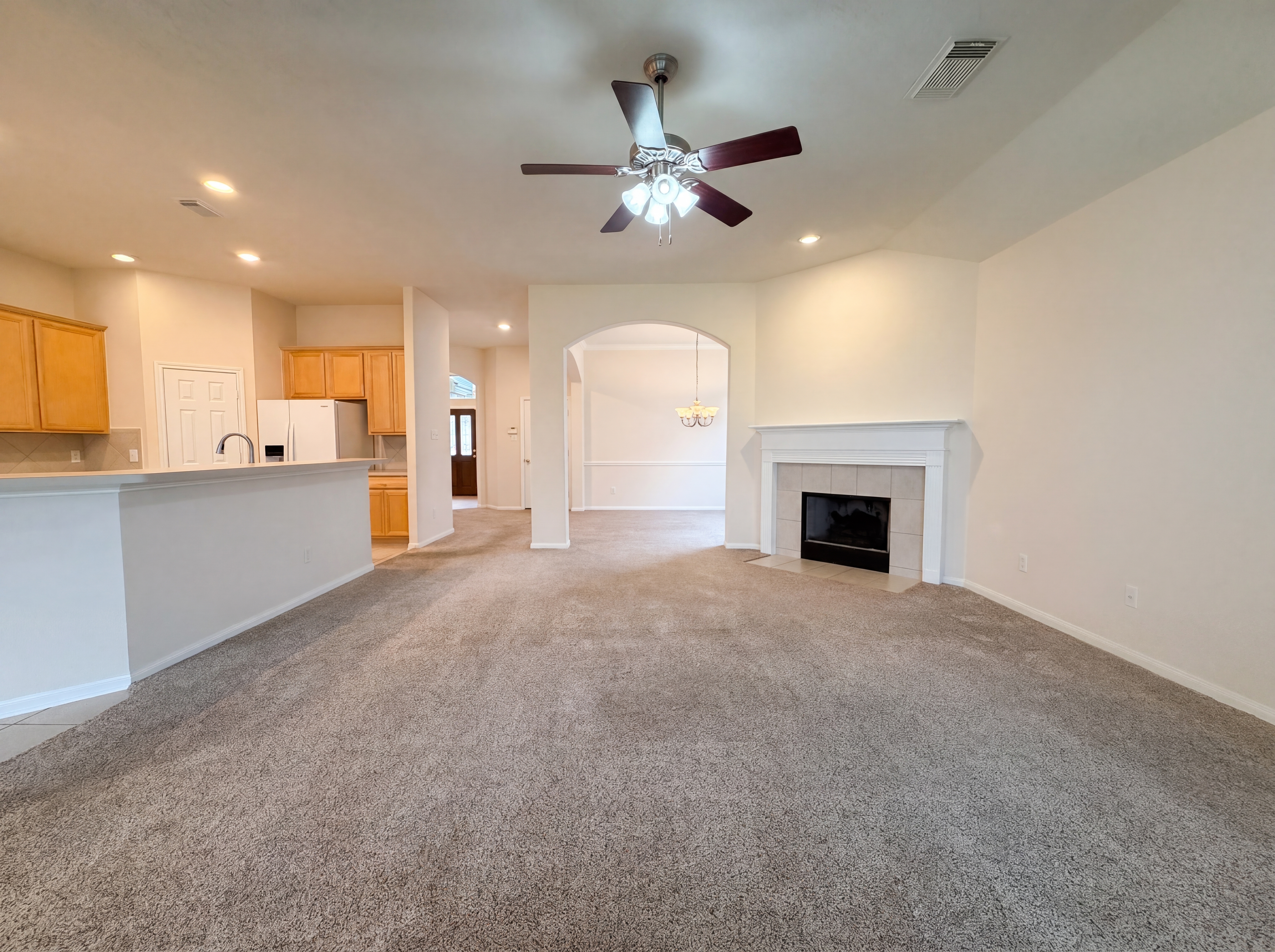 Photo 3 of 21 of 19110 Piney Way Dr, Tomball, TX