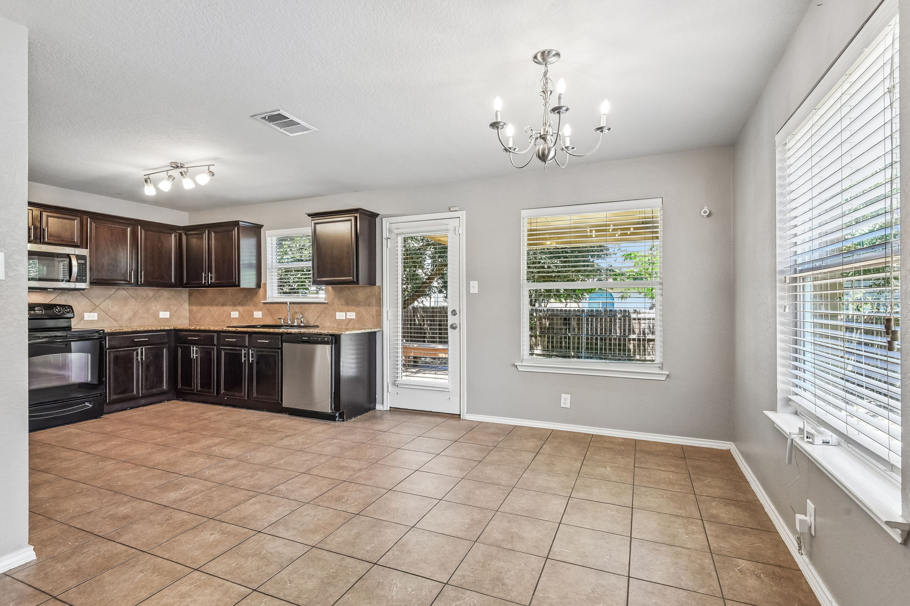 Photo 17 of 49 of 2535 Fayette Dr, New Braunfels, TX