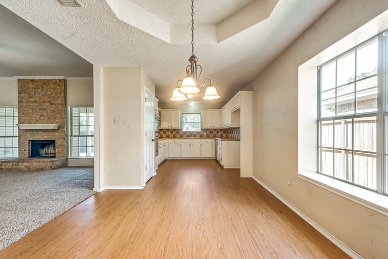 Photo 3 of 32 - 6805 Hadley Dr, North Richland Hills, TX 76182