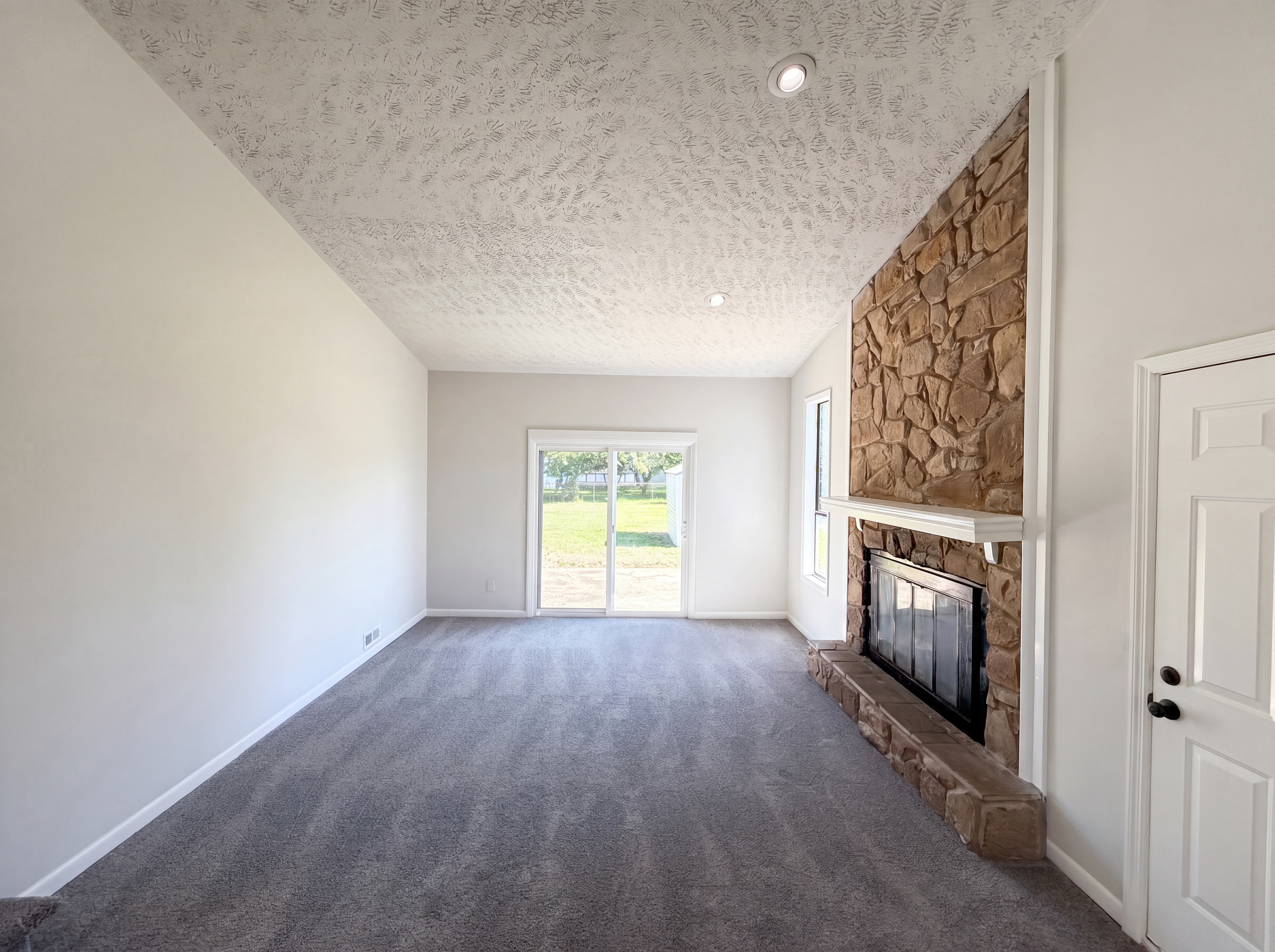 Photo 3 of 16 of 1843 Berriedale Dr, Fayetteville, NC