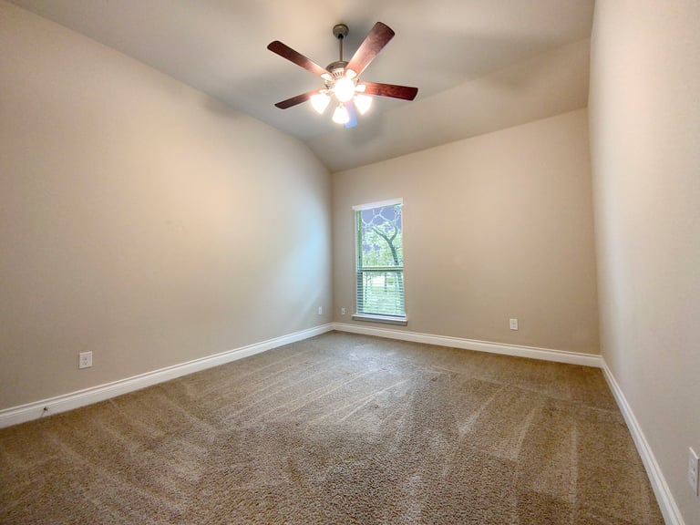 Photo 14 of 31 - 512 Judge Fisk Dr, Leander, TX 78641
