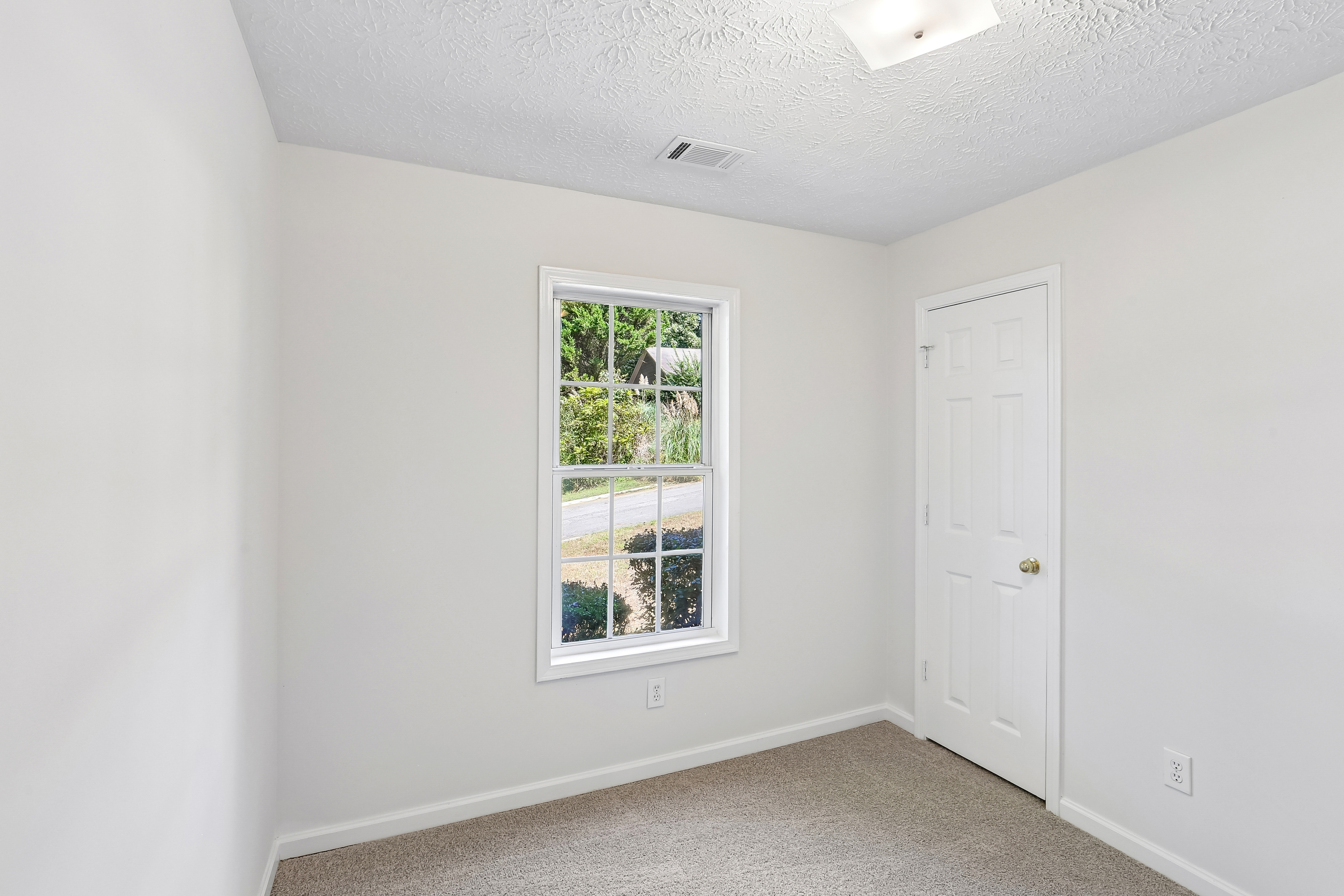 Photo 27 of 47 of 5511 Pond Mill Ct, Flowery Branch, GA