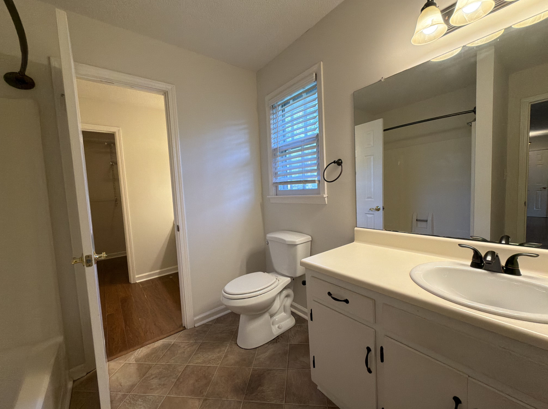 Photo 19 of 24 of 4706 Pineywood Dr SW, Decatur, AL