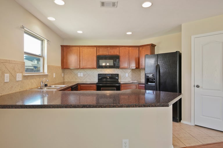 Photo 4 of 26 - 6008 Saddle Flap Dr, Fort Worth, TX 76179