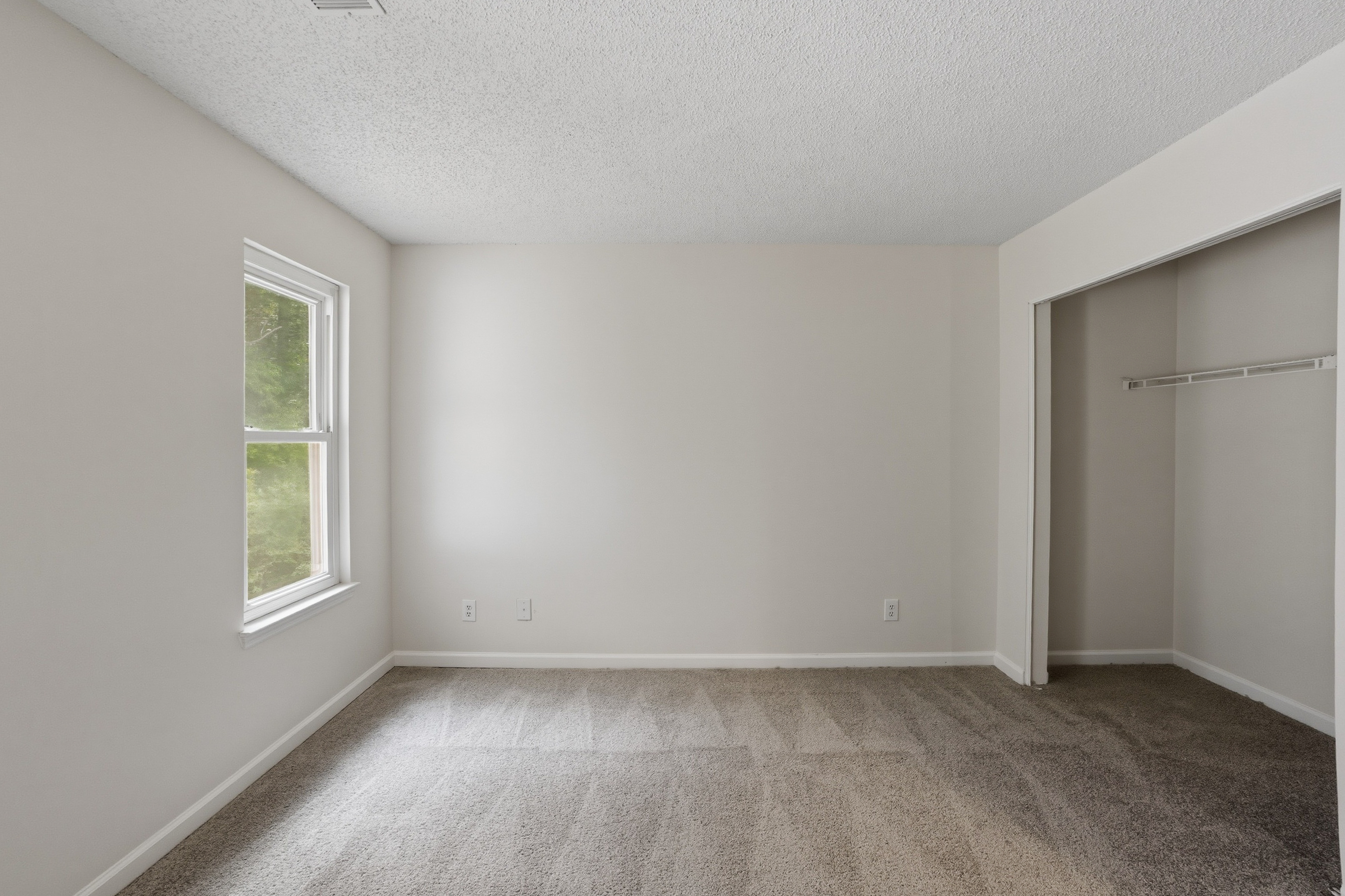 Photo 4 of 32 of 3318 Maison Ct, Lithonia, GA