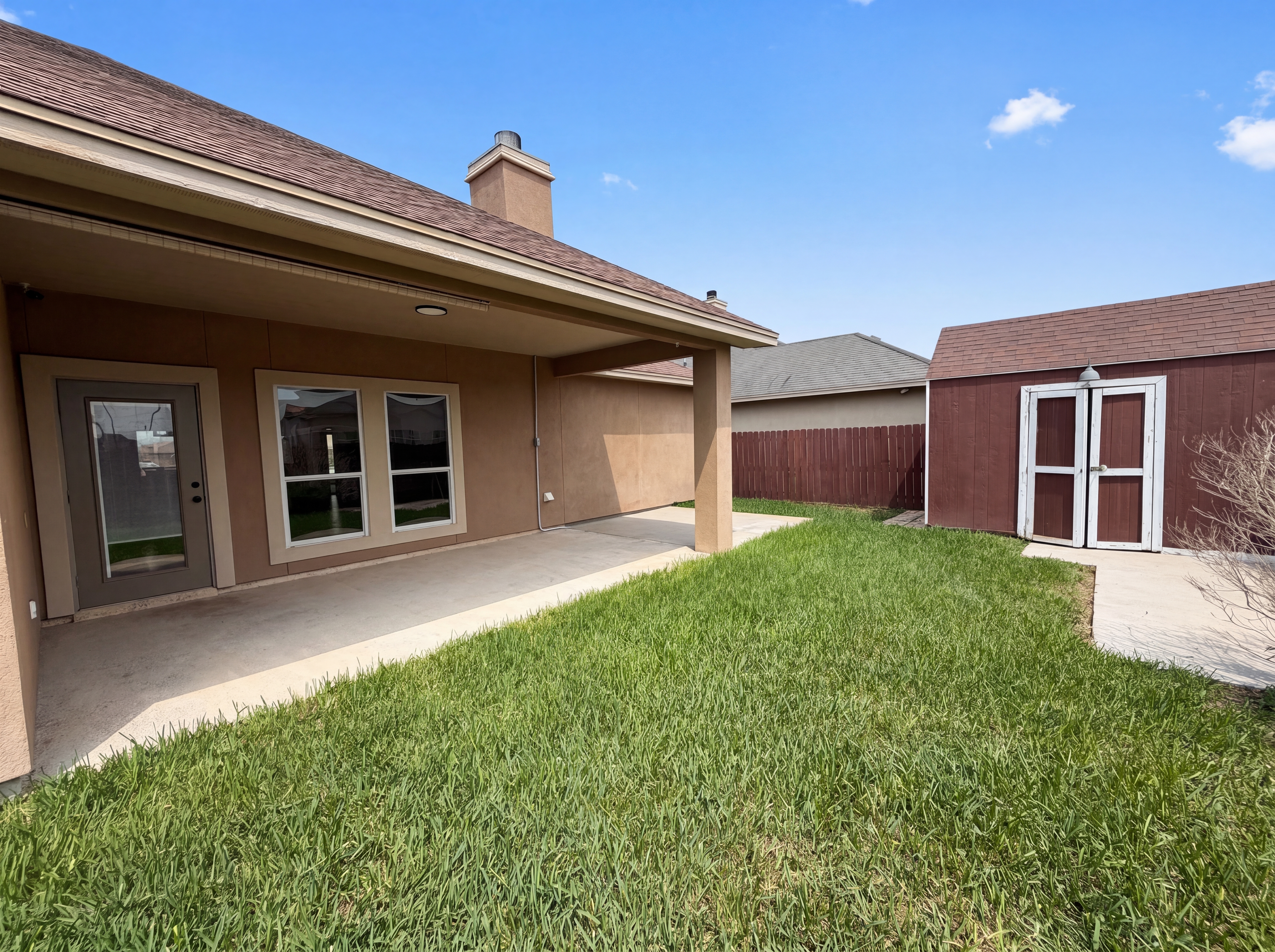 Photo 5 of 20 of 5721 Loire Blvd, Corpus Christi, TX