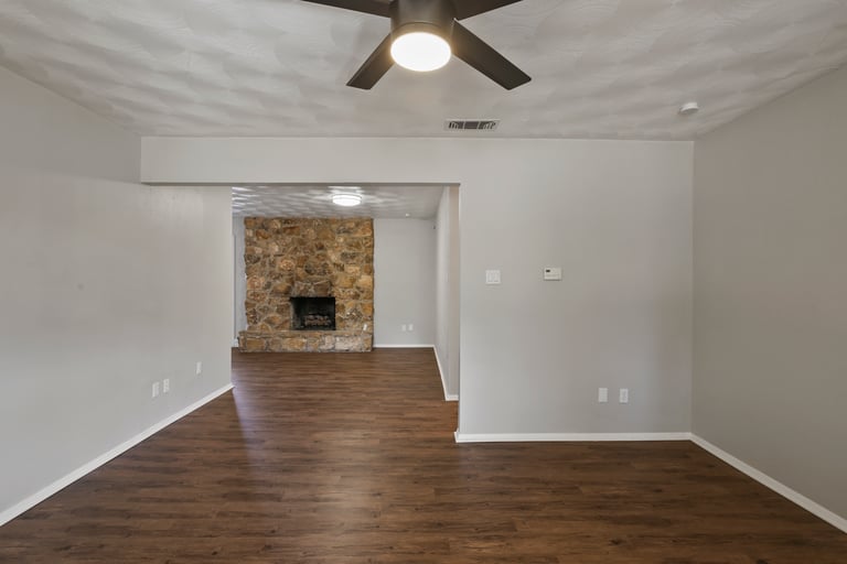 Photo 10 of 26 - 1707 Chip N Dale Dr, Arlington, TX 76012
