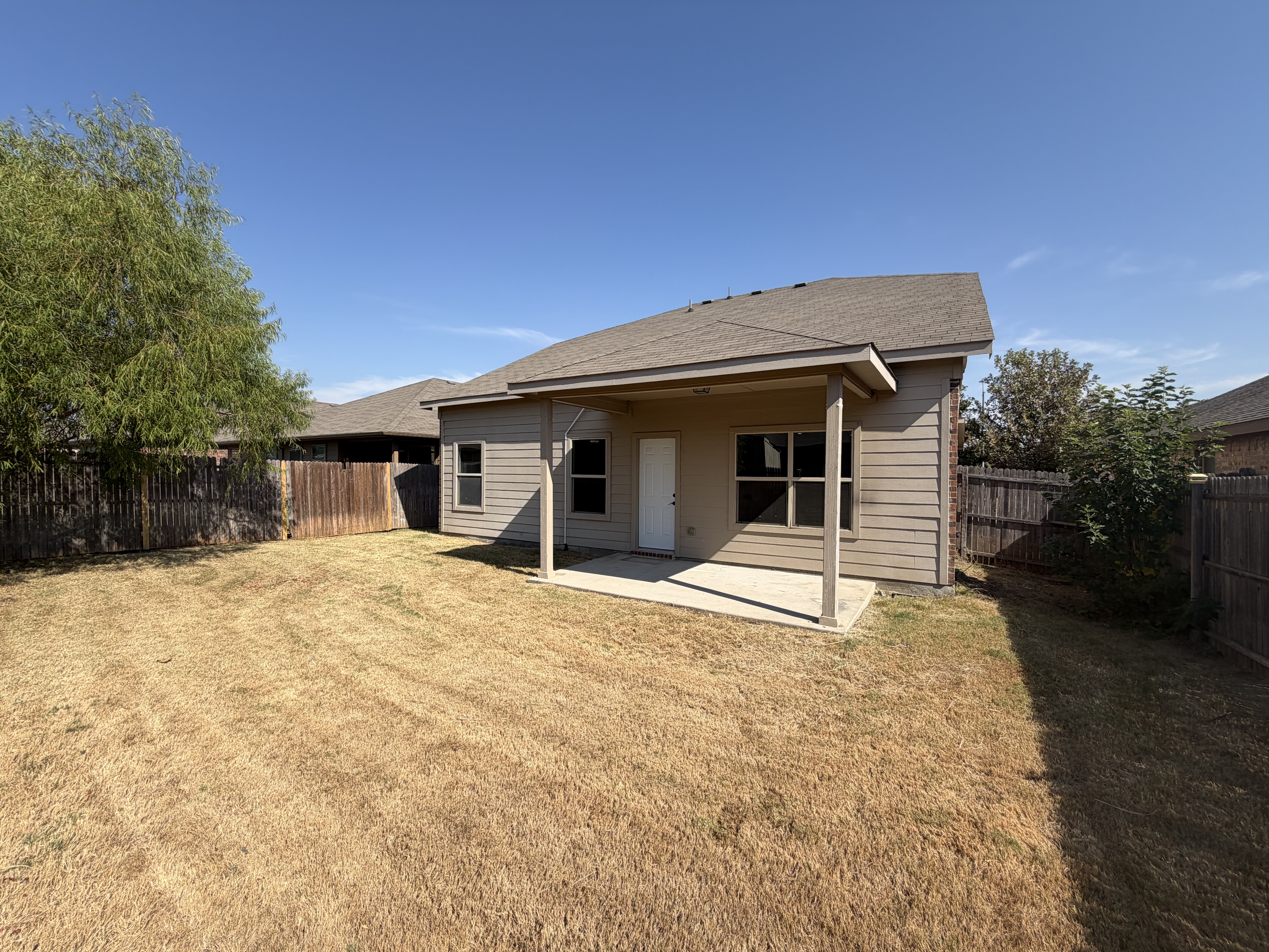 Photo 26 of 28 of 625 River Rock Dr, Azle, TX