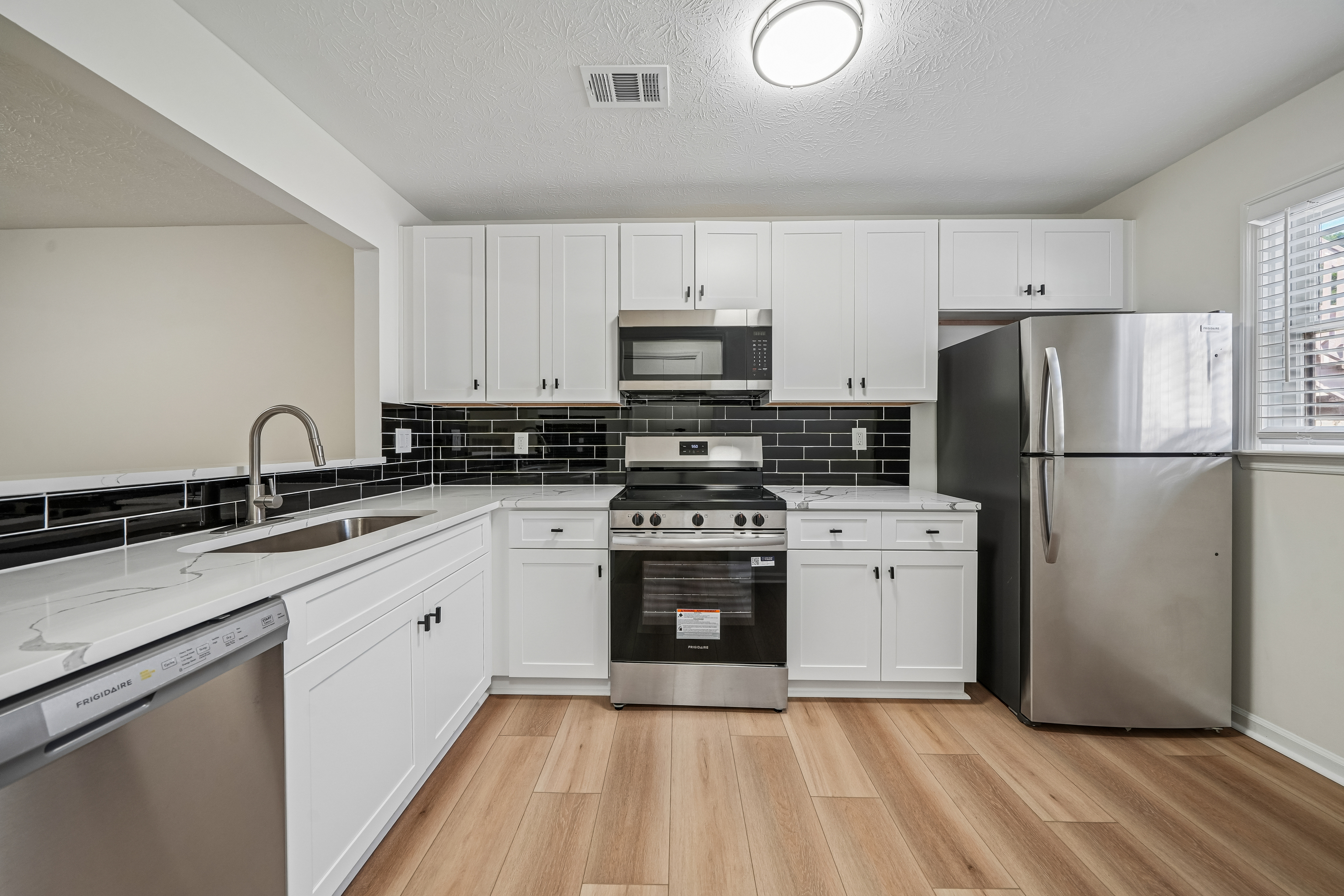 Photo 2 of 20 of 4212 Stillwater Dr, Duluth, GA