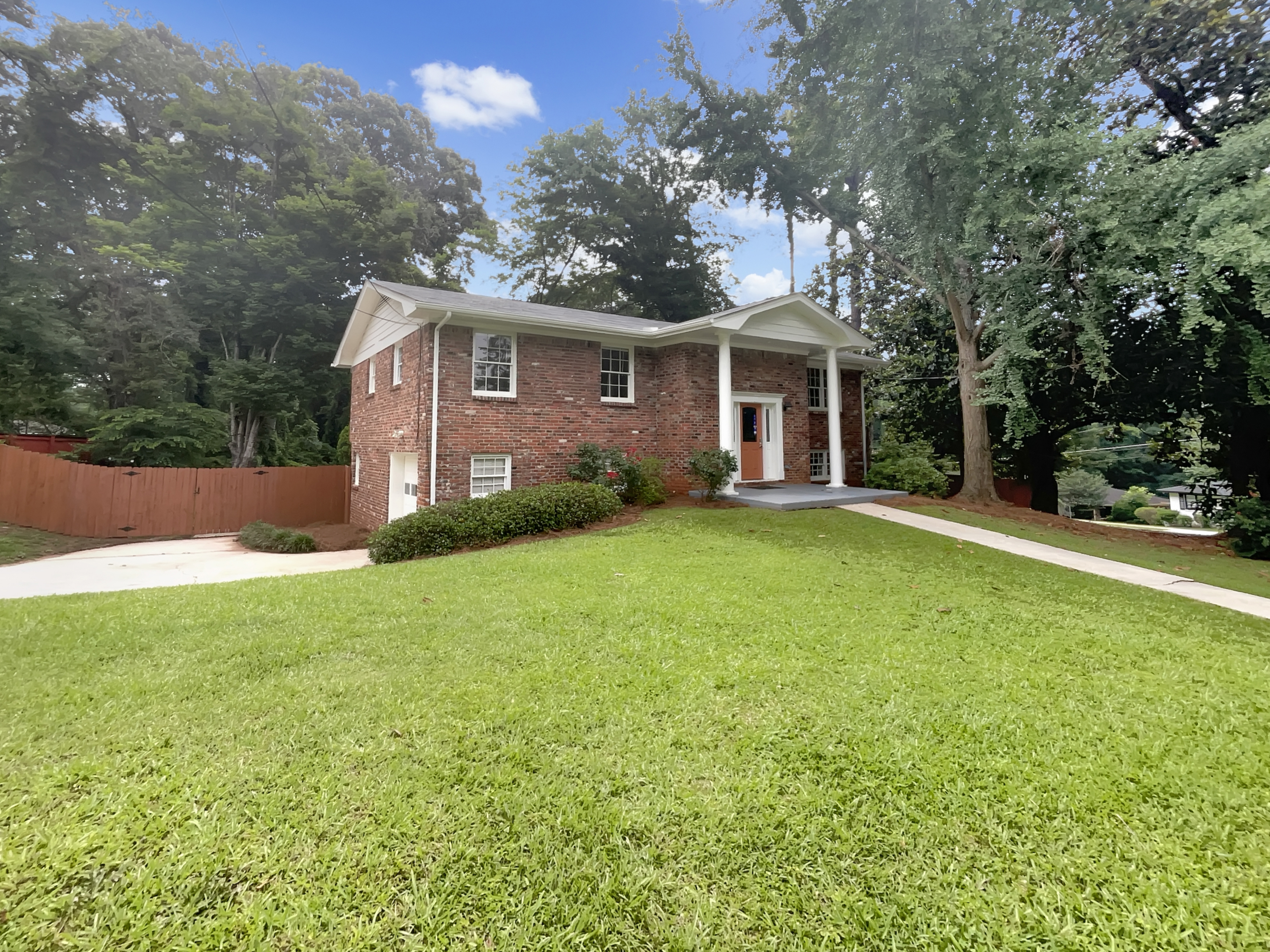 Photo 9 of 33 of 2784 Williamsburg Way, Decatur, GA