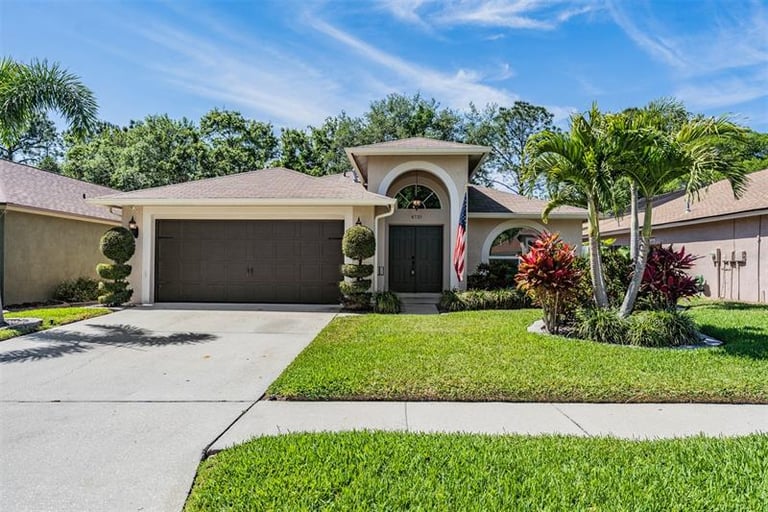 4710 Preston Woods Dr, Valrico, FL 33596 Opendoor