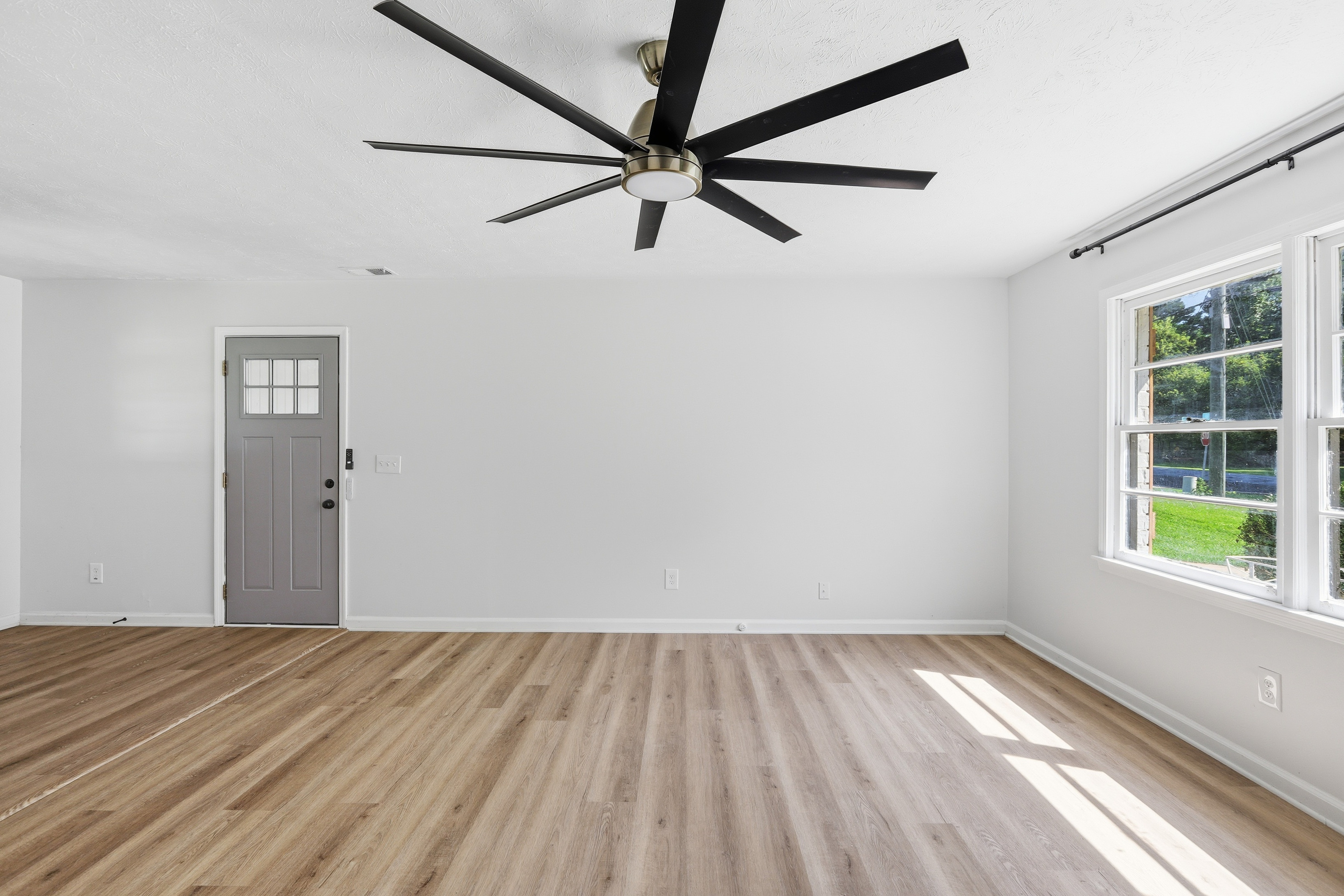 Photo 8 of 24 of 5734 Hill Rd, Powder Springs, GA