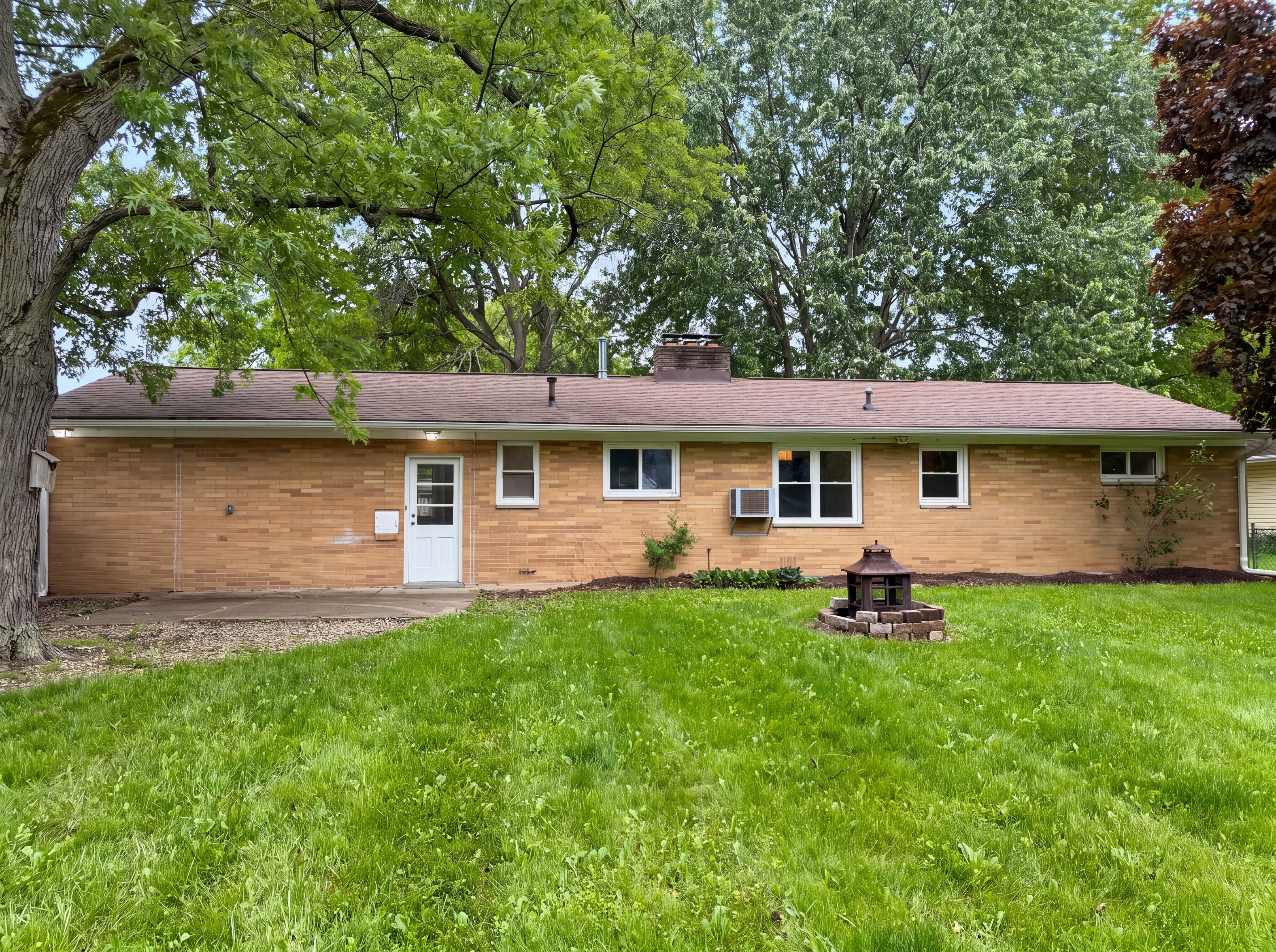 Photo 19 of 21 of 36700 Lakeland Dr, Avon, OH