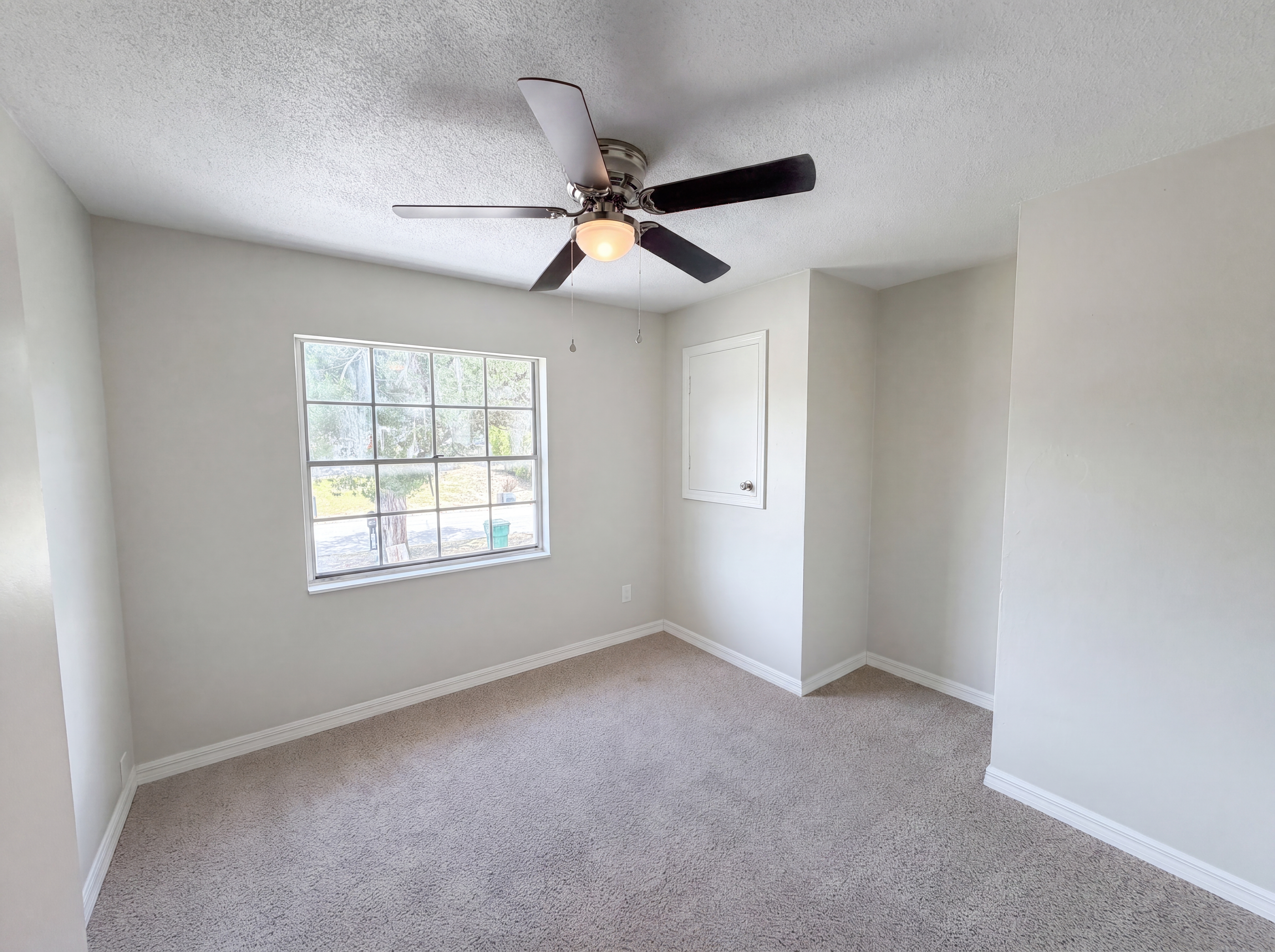 Photo 12 of 26 of 333 E Chelsea St, Deland, FL