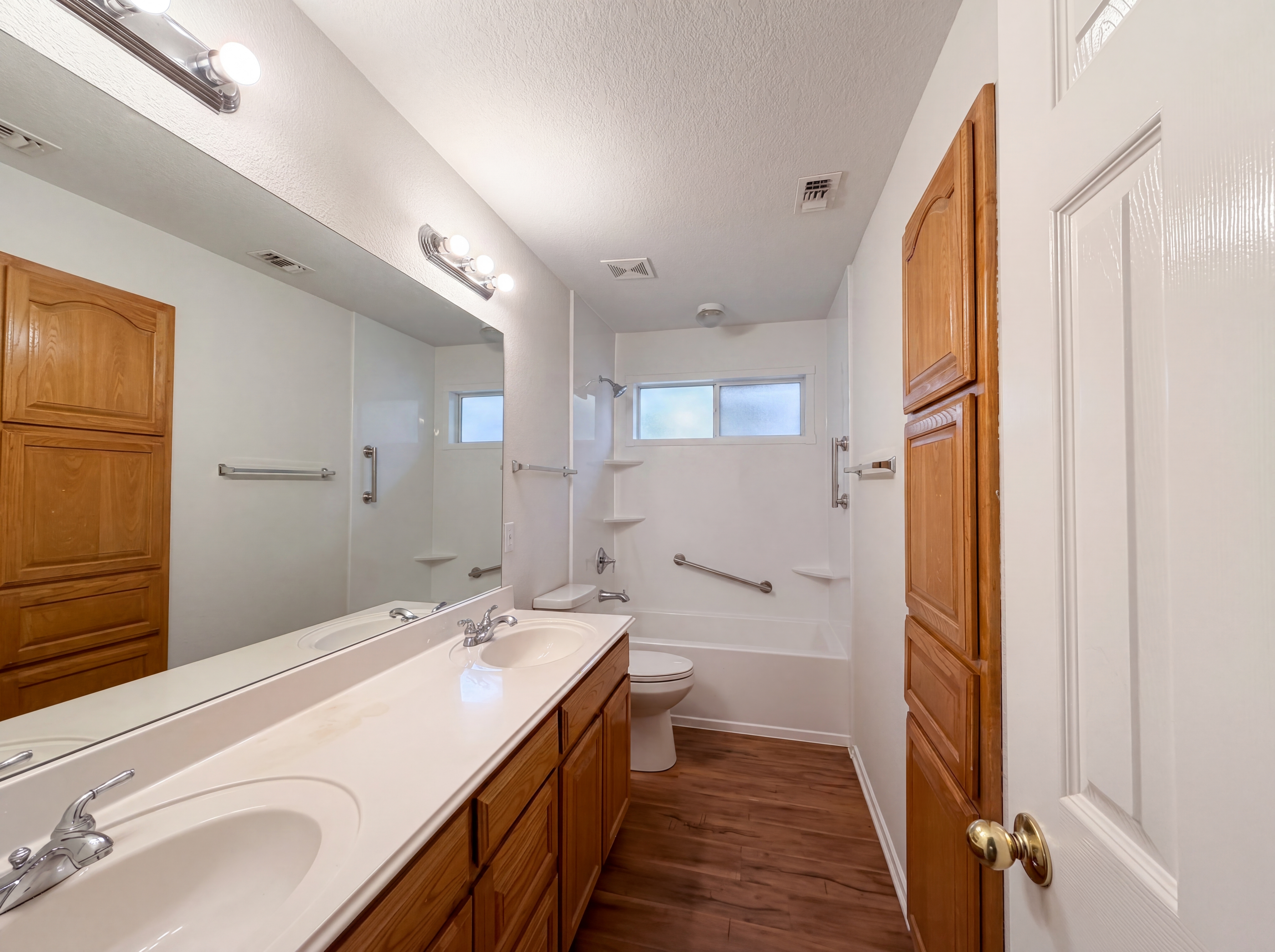 Photo 18 of 27 of 6218 Kingswood Dr, Arlington, TX
