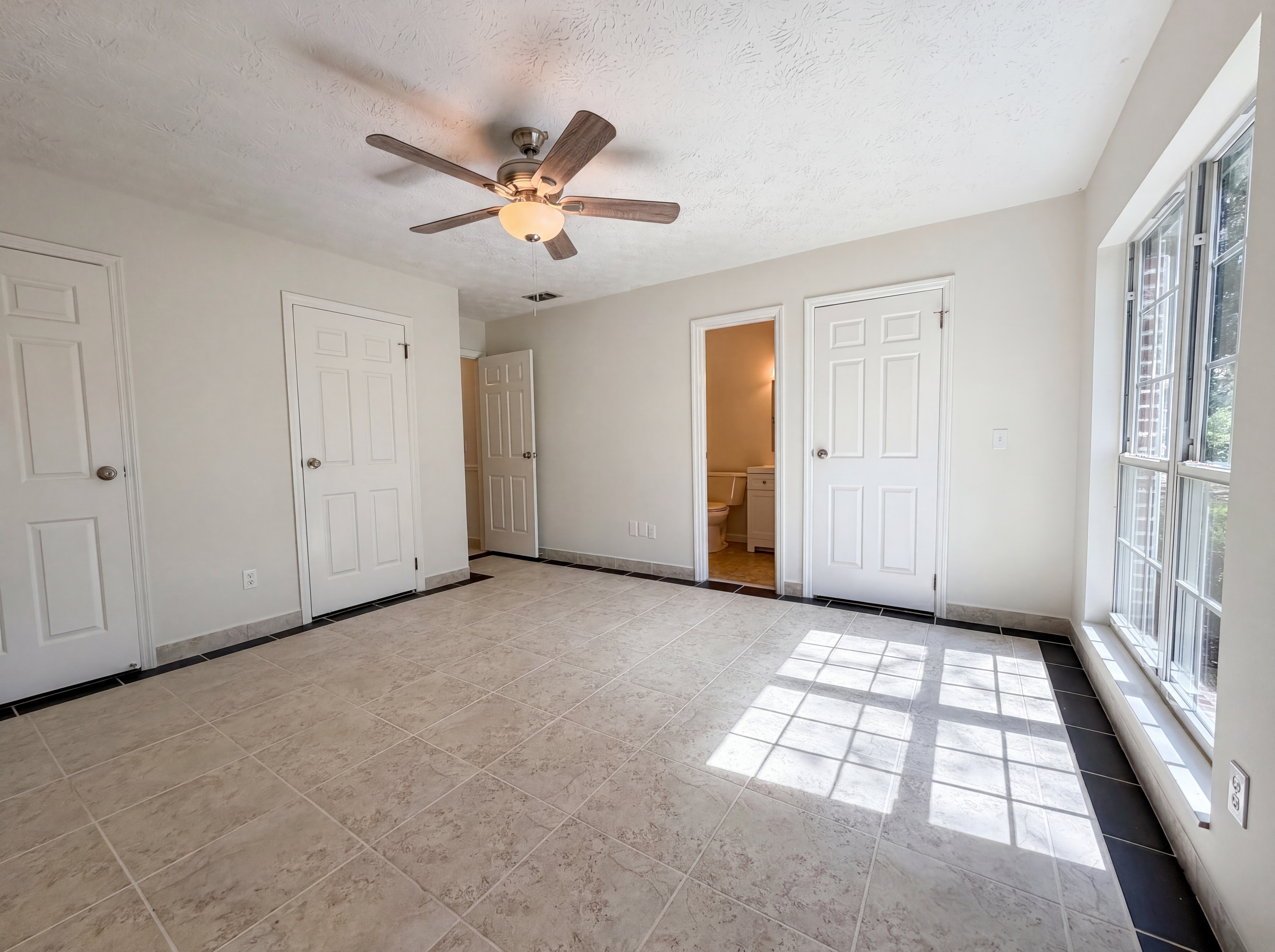 Photo 4 of 21 of 12555 Agatite Rd, Jacksonville, FL