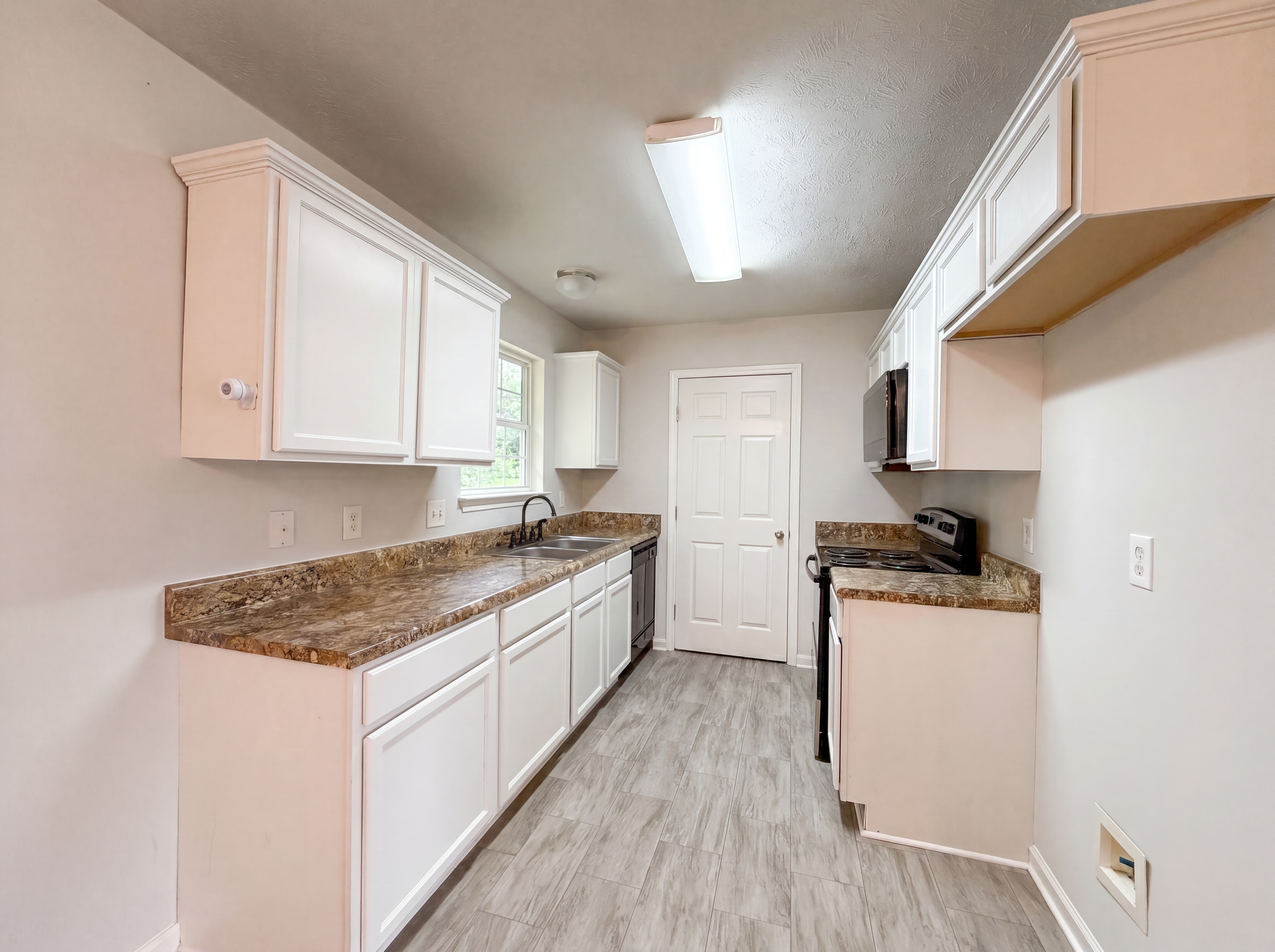 Photo 2 of 21 of 1125 Sima Shabat Ct, La Vergne, TN