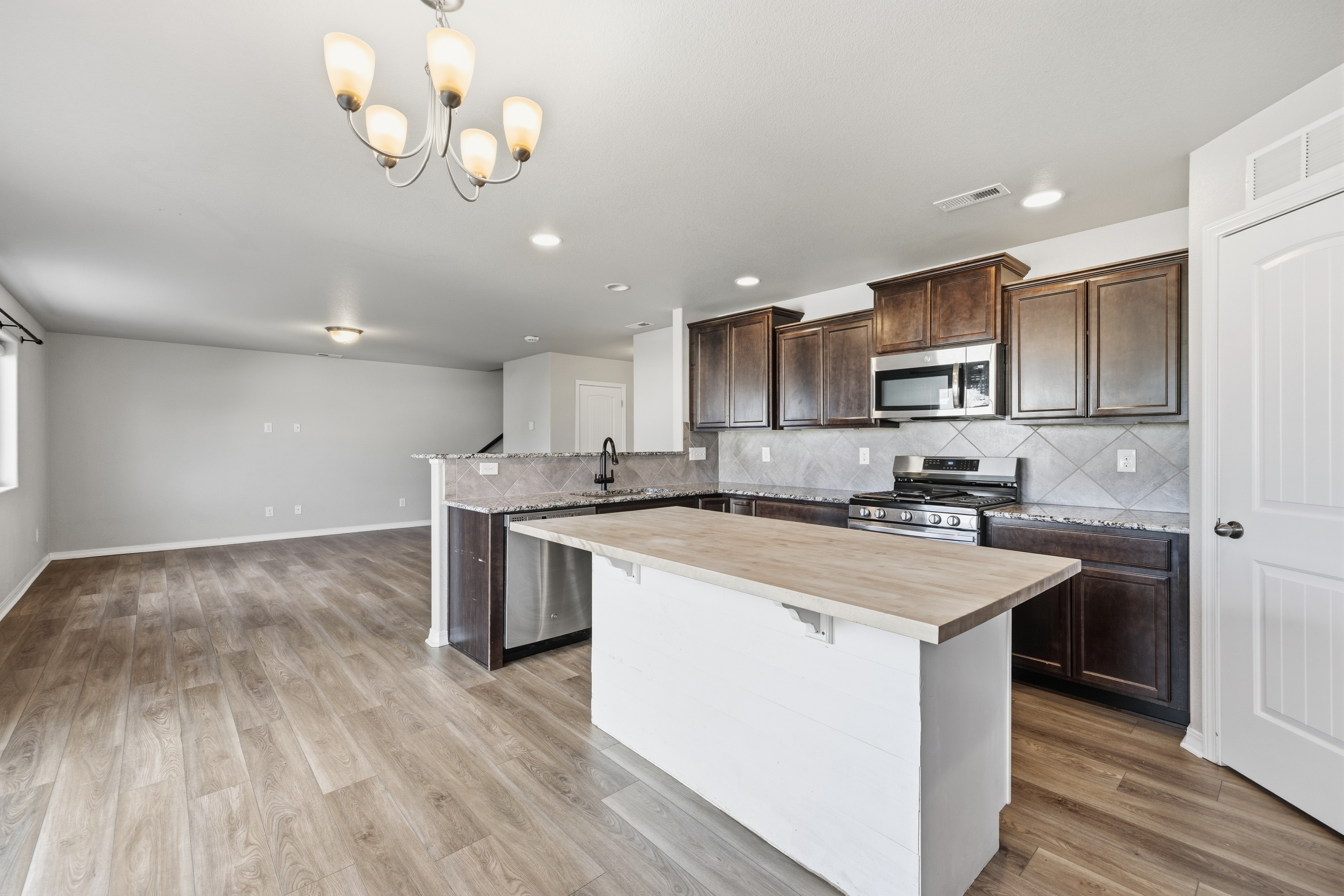 Photo 13 of 36 of 7668 Benecia Dr, Fountain, CO