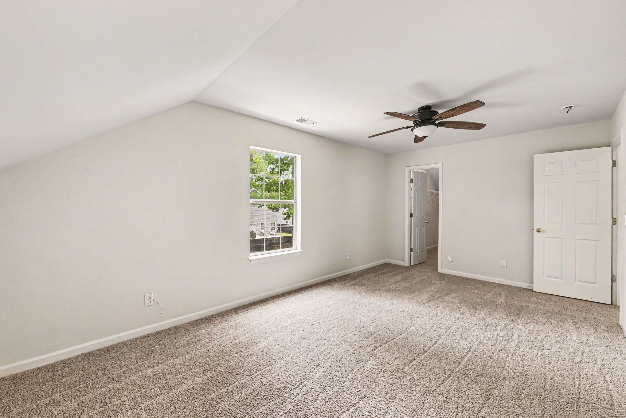 Photo 8 of 17 of 4861 Hearthside Dr, Summerville, SC