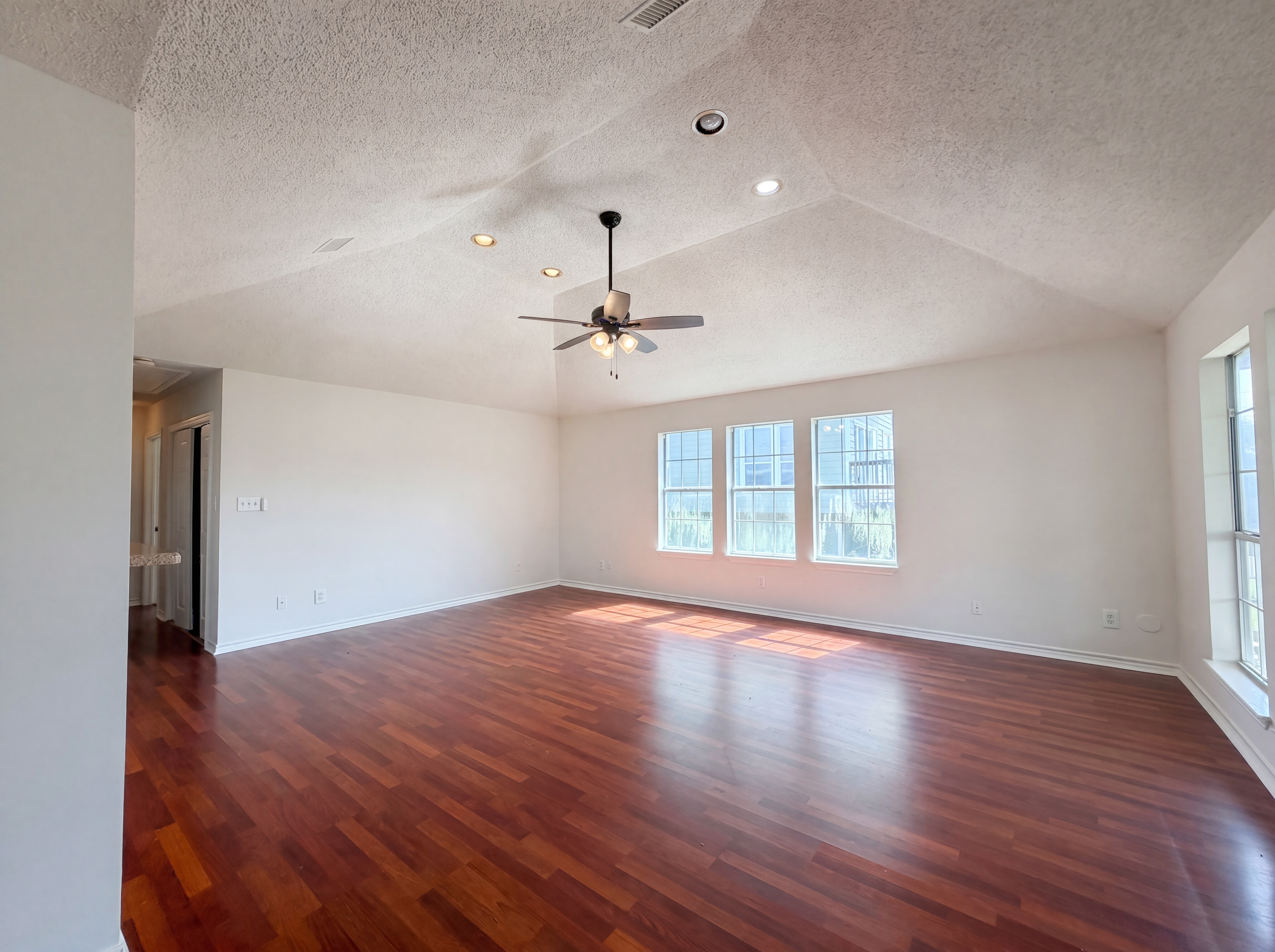 Photo 3 of 13 of 13909 Pirates Beach Blvd, Galveston, TX