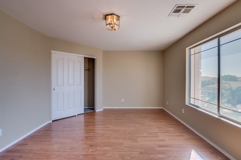 Photo 10 of 29 - 1026 E Hiddenview Dr, Phoenix, AZ 85048