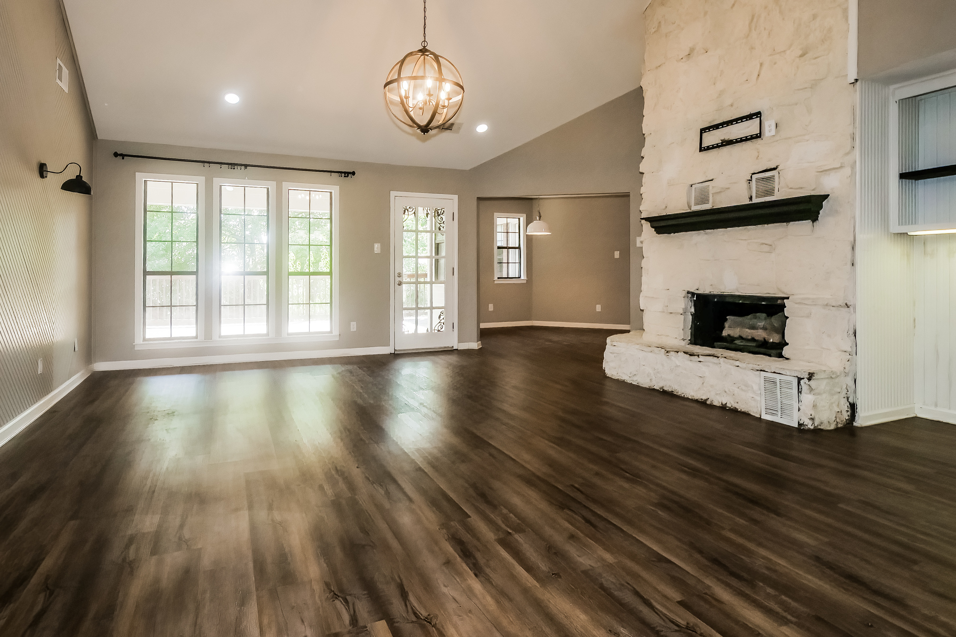 Photo 3 of 41 of 3530 Josee Ln, Bartlett, TN