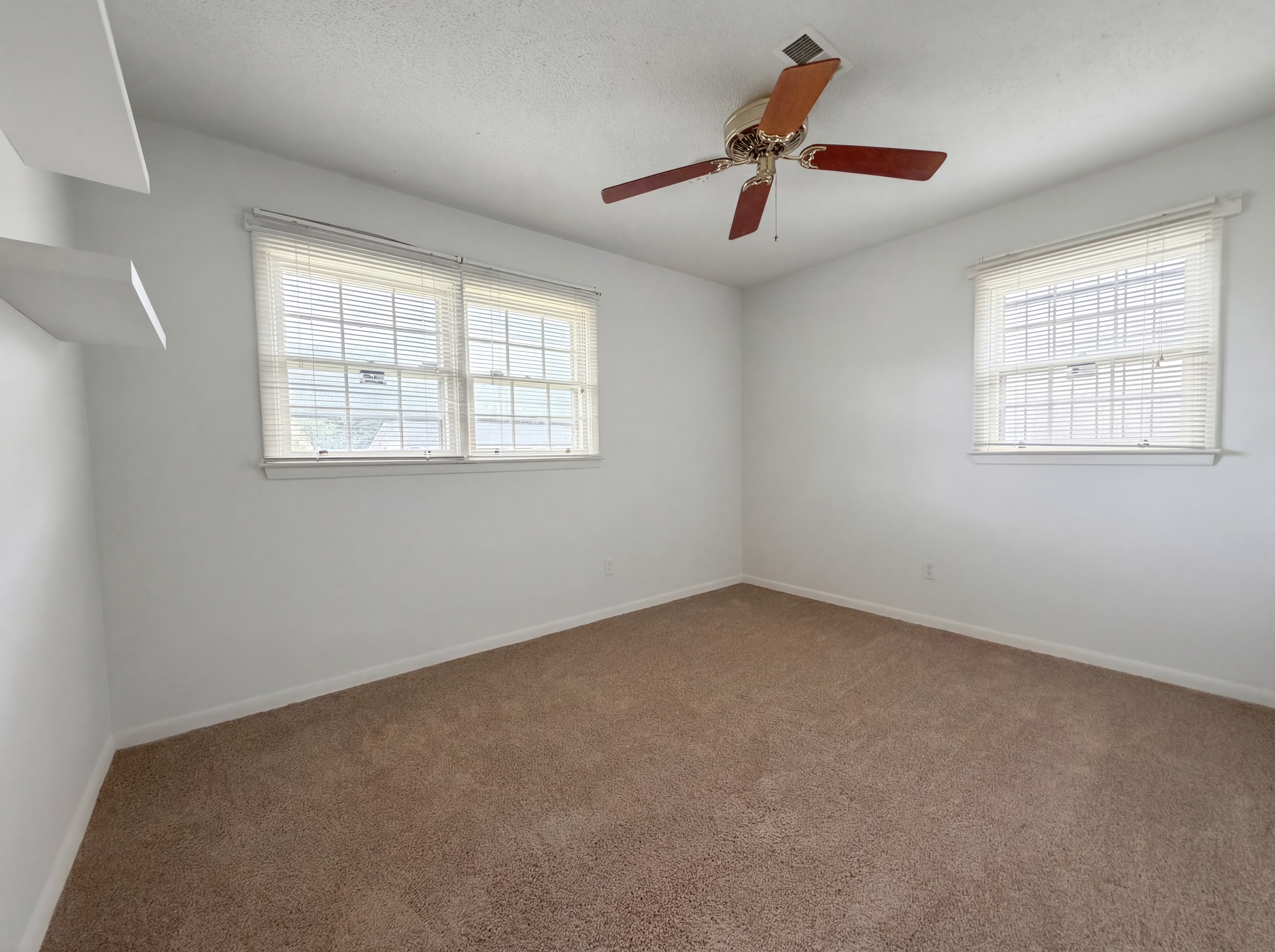 Photo 19 of 28 of 214 Cornell Dr, Warner Robins, GA