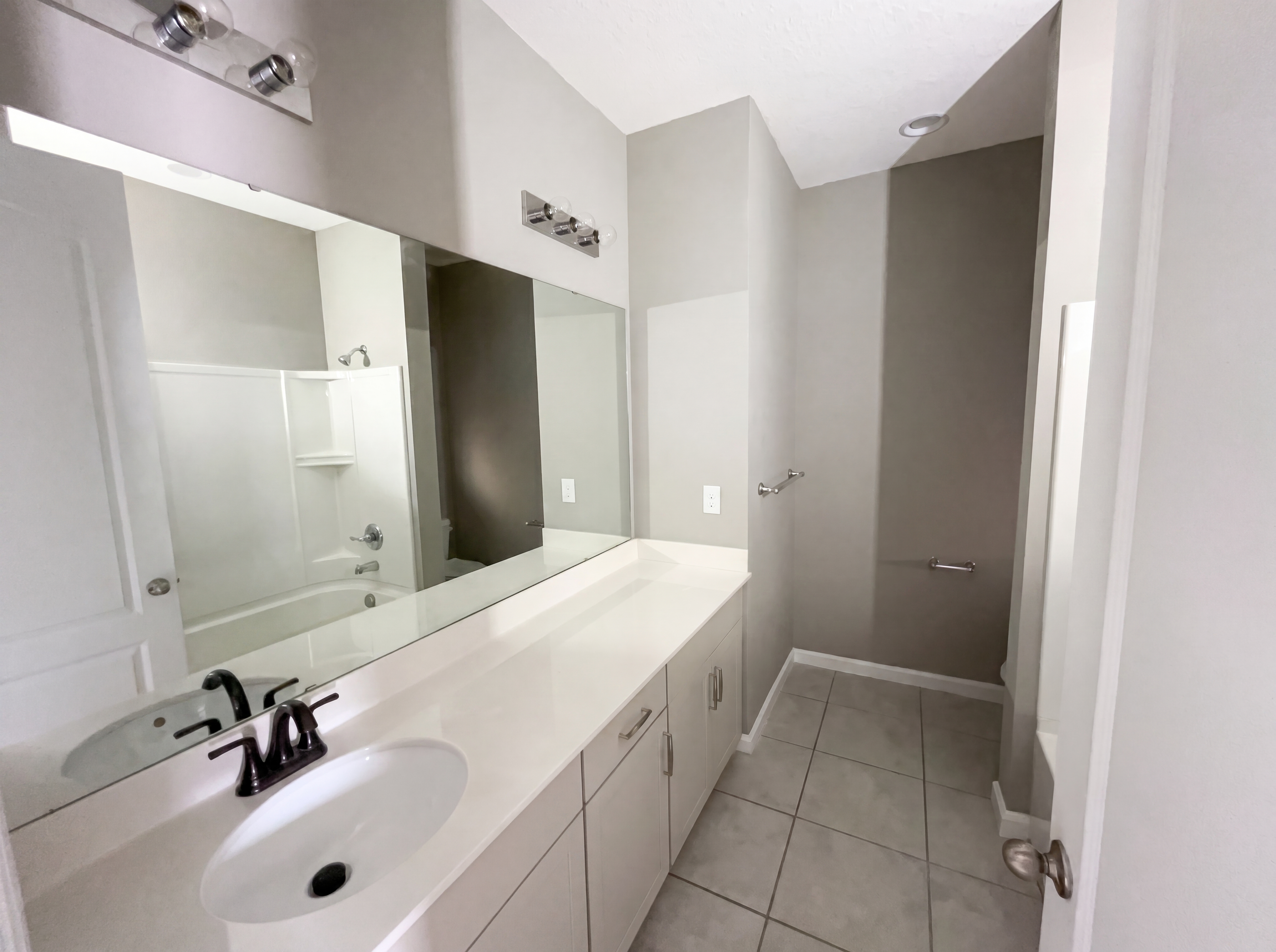 Photo 17 of 29 of 2526 W End Dr, Saint Cloud, FL