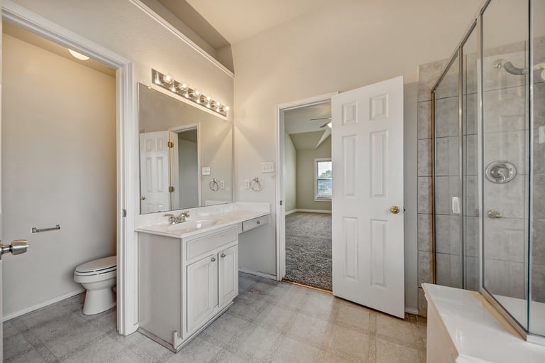 Photo 22 of 35 - 7929 Stansfield Dr, Fort Worth, TX 76137