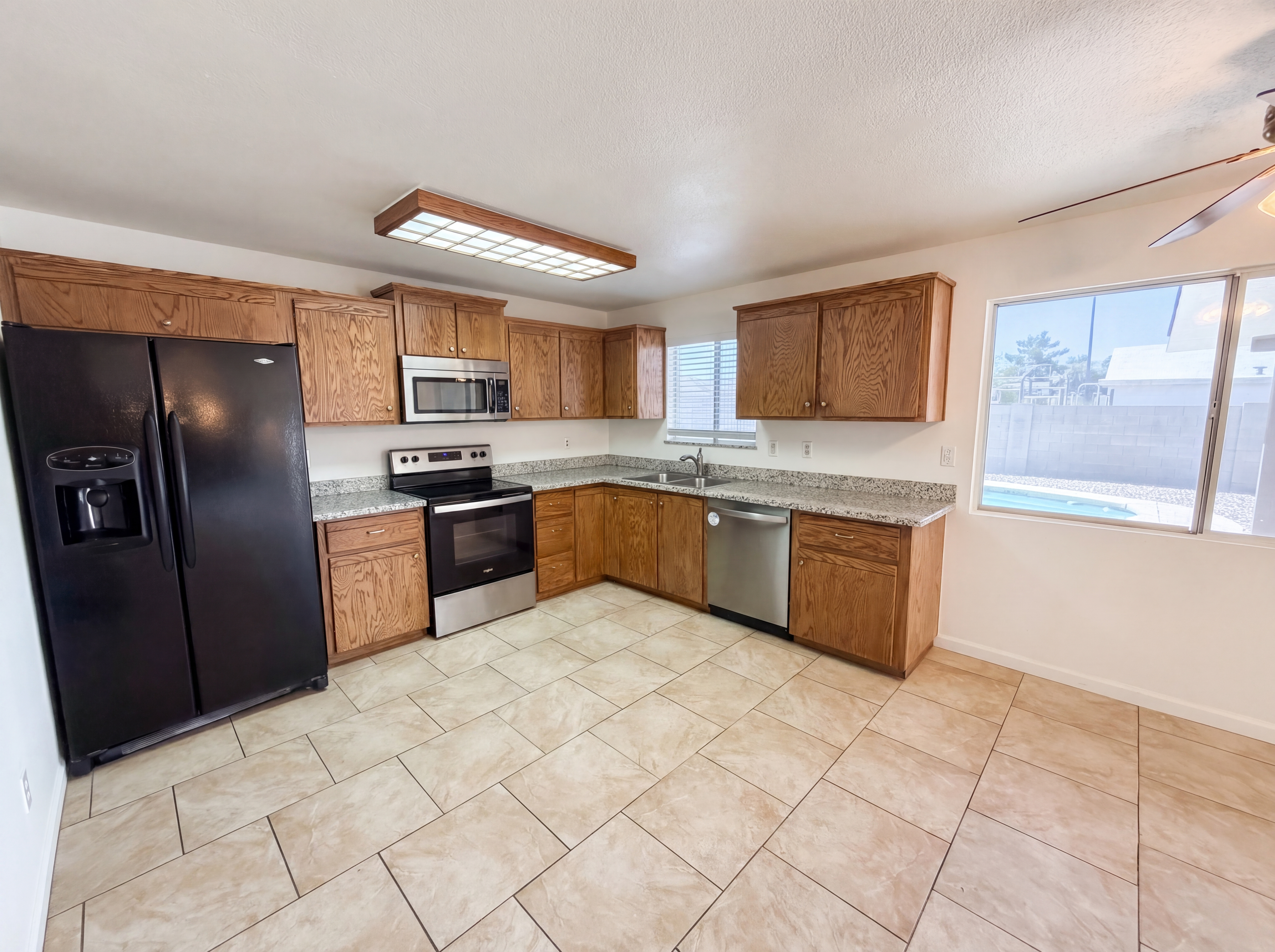 Photo 2 of 32 of 8107 W Meadowbrook Ave, Phoenix, AZ