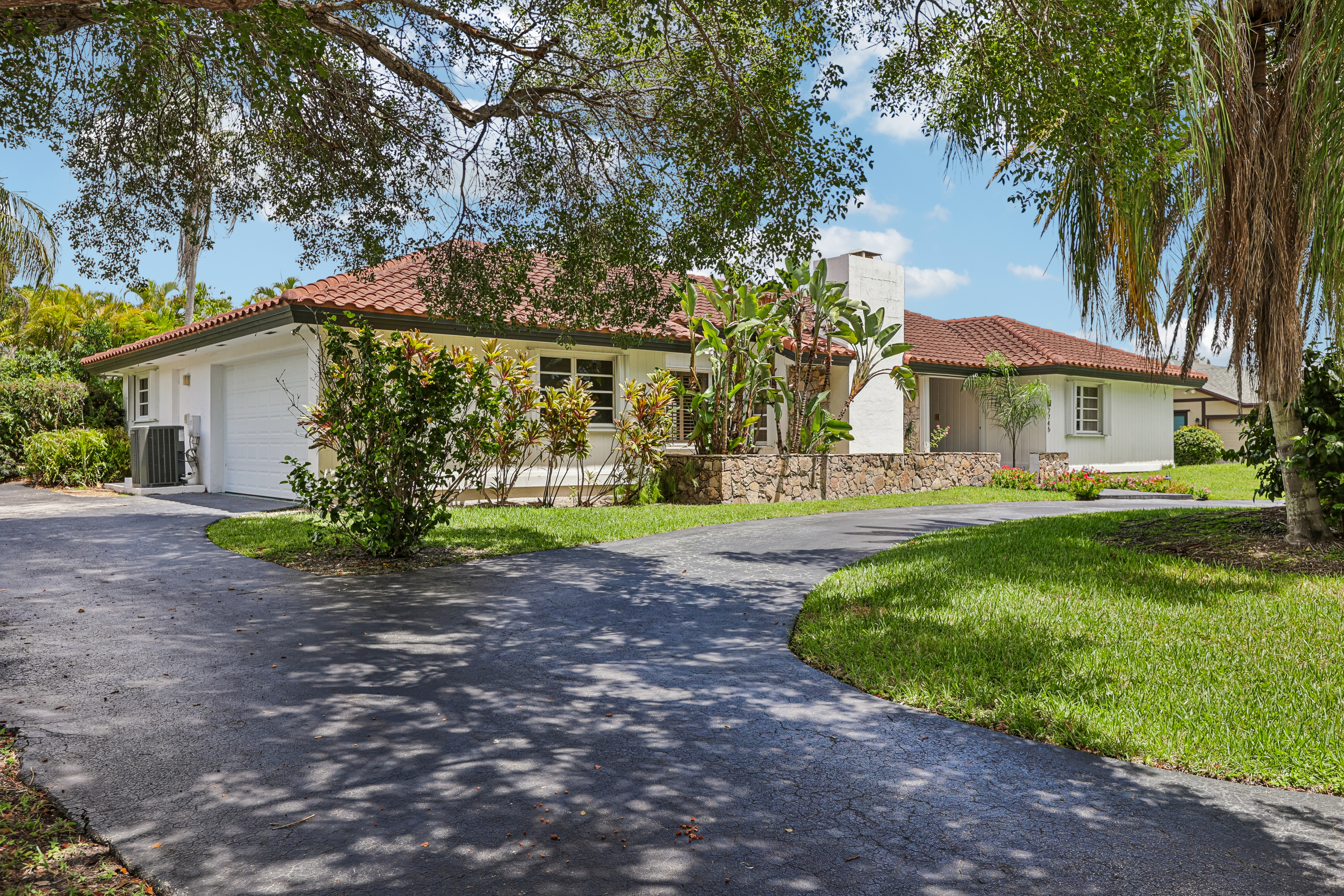 Photo 12 of 75 of 7745 SW 183rd Ter, Palmetto Bay, FL