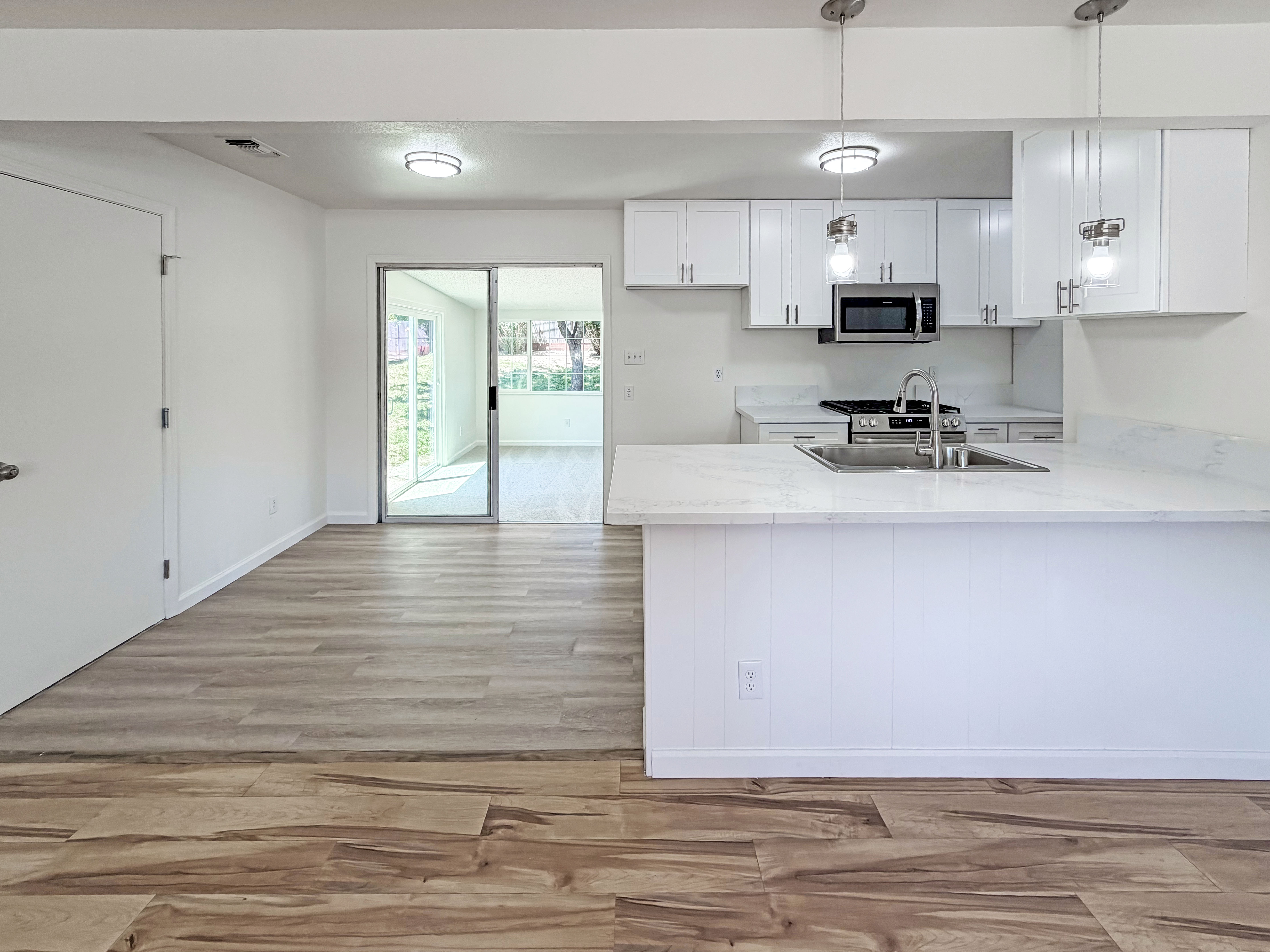 Photo 11 of 26 of 7827 Glen Tree Dr, Citrus Heights, CA