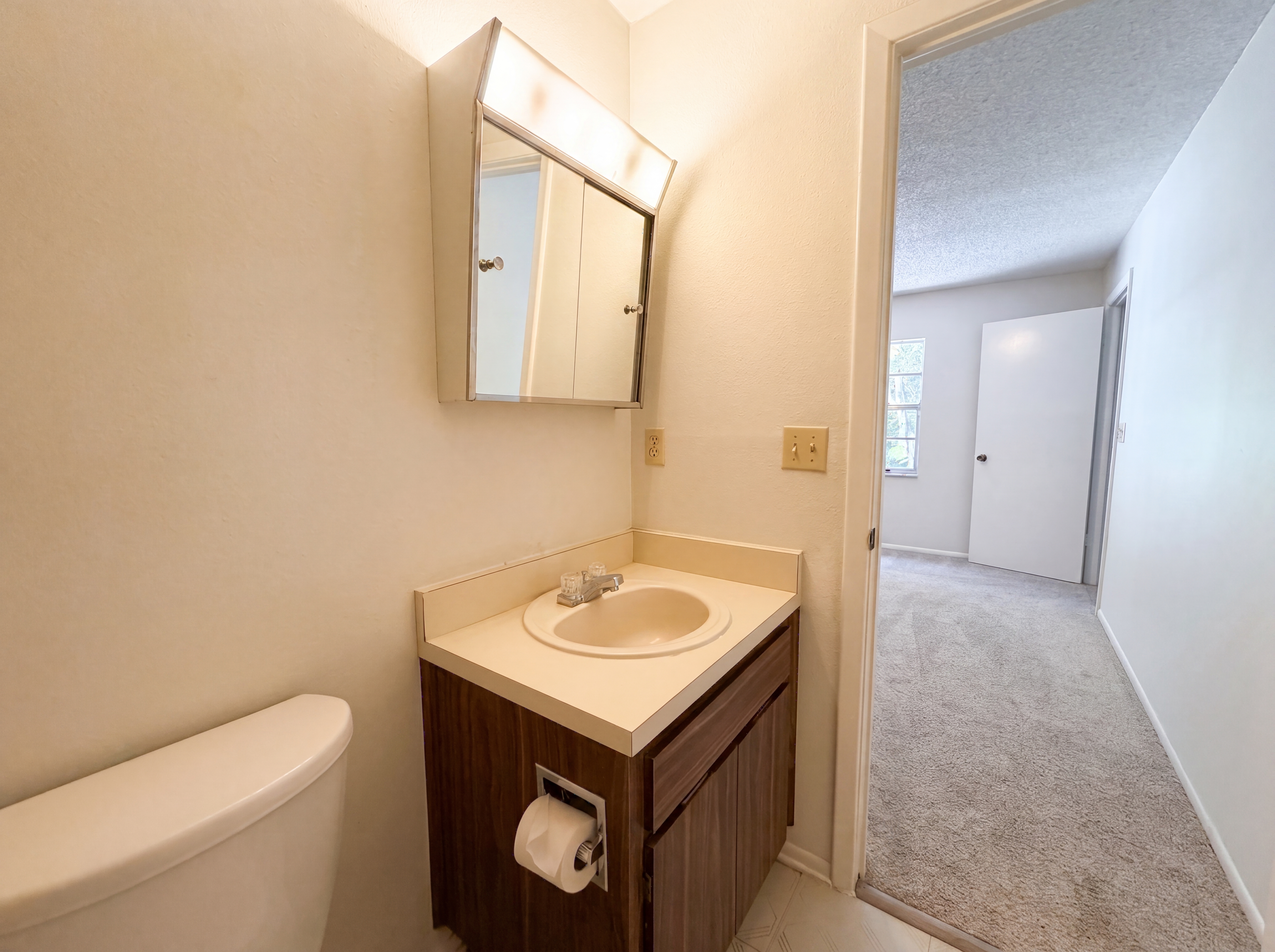 Photo 16 of 27 of 5720 Kneeland Ln, Tampa, FL