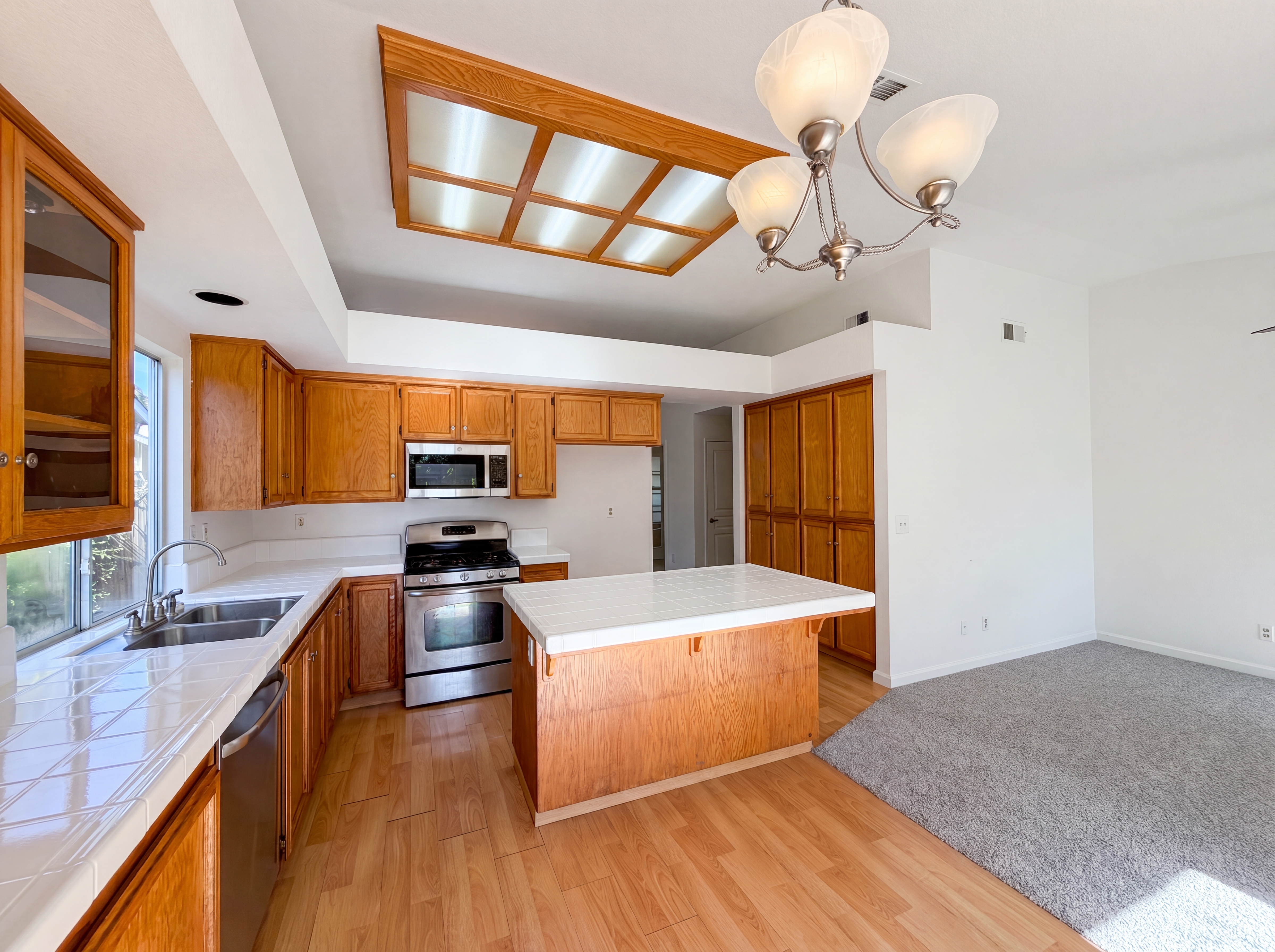 Photo 10 of 35 of 8027 Montevina Dr, Sacramento, CA