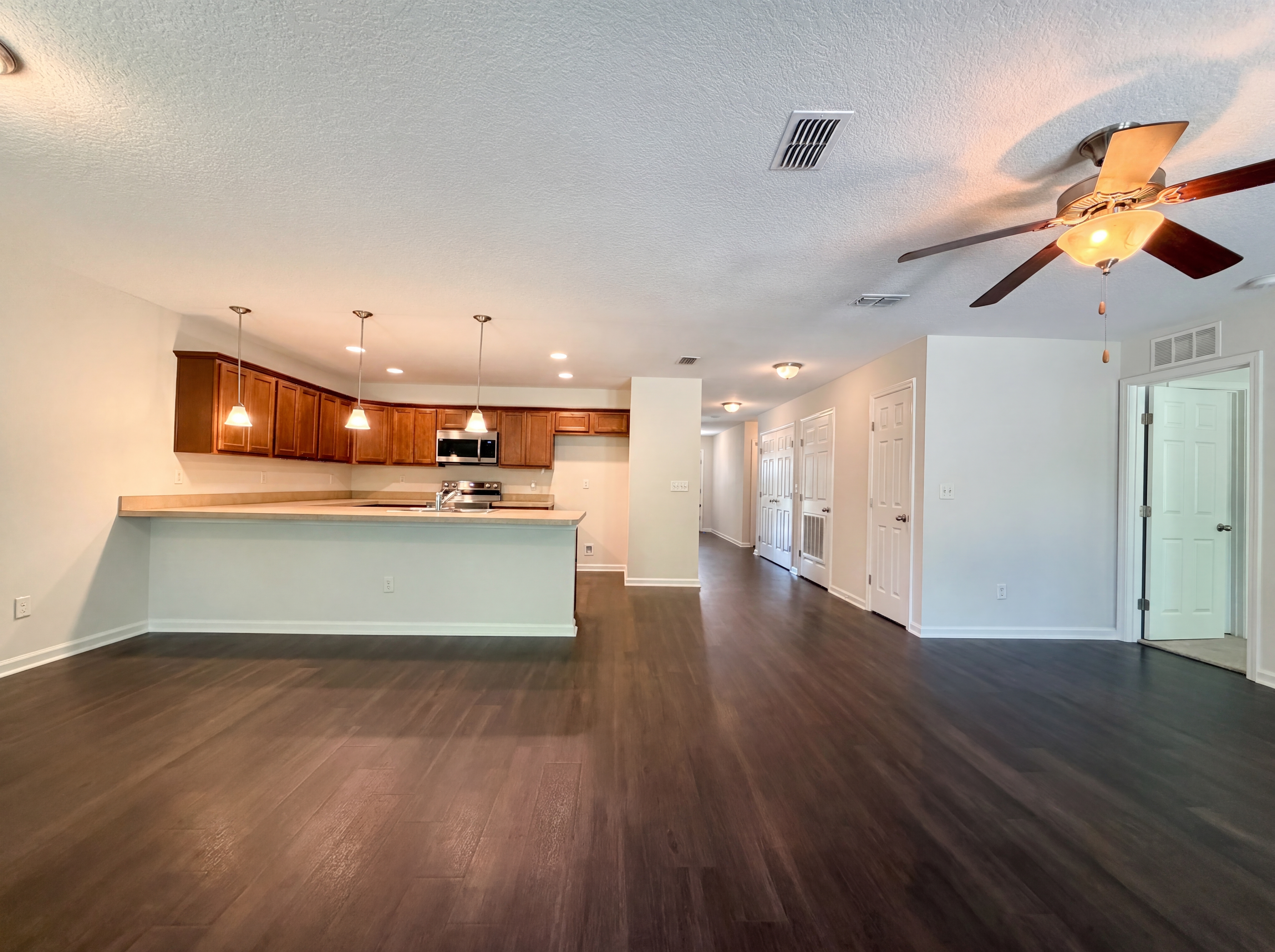 Photo 3 of 23 of 5925 Davon St, Jacksonville, FL