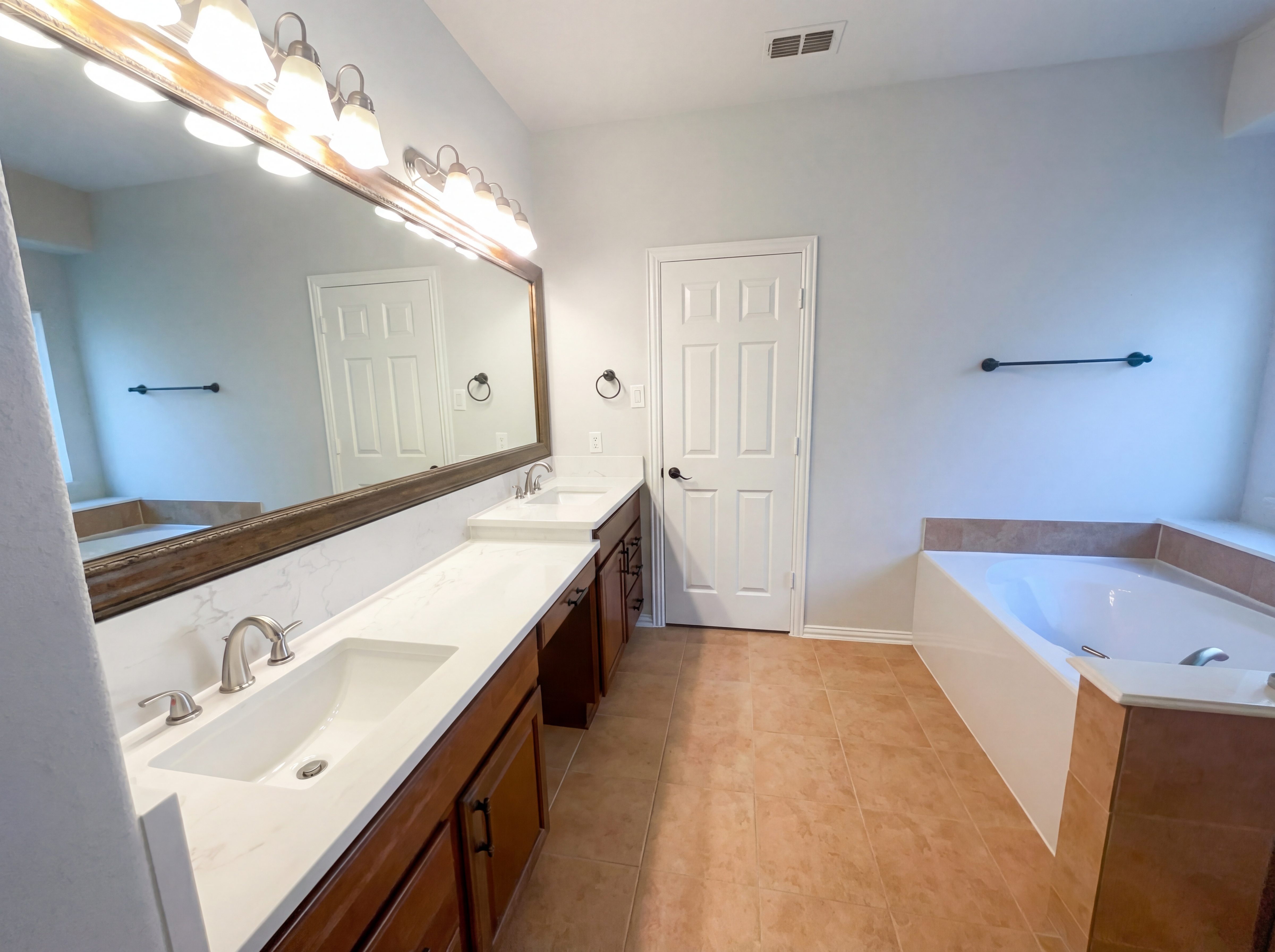 Photo 6 of 21 of 11963 Henderson Dr, Frisco, TX