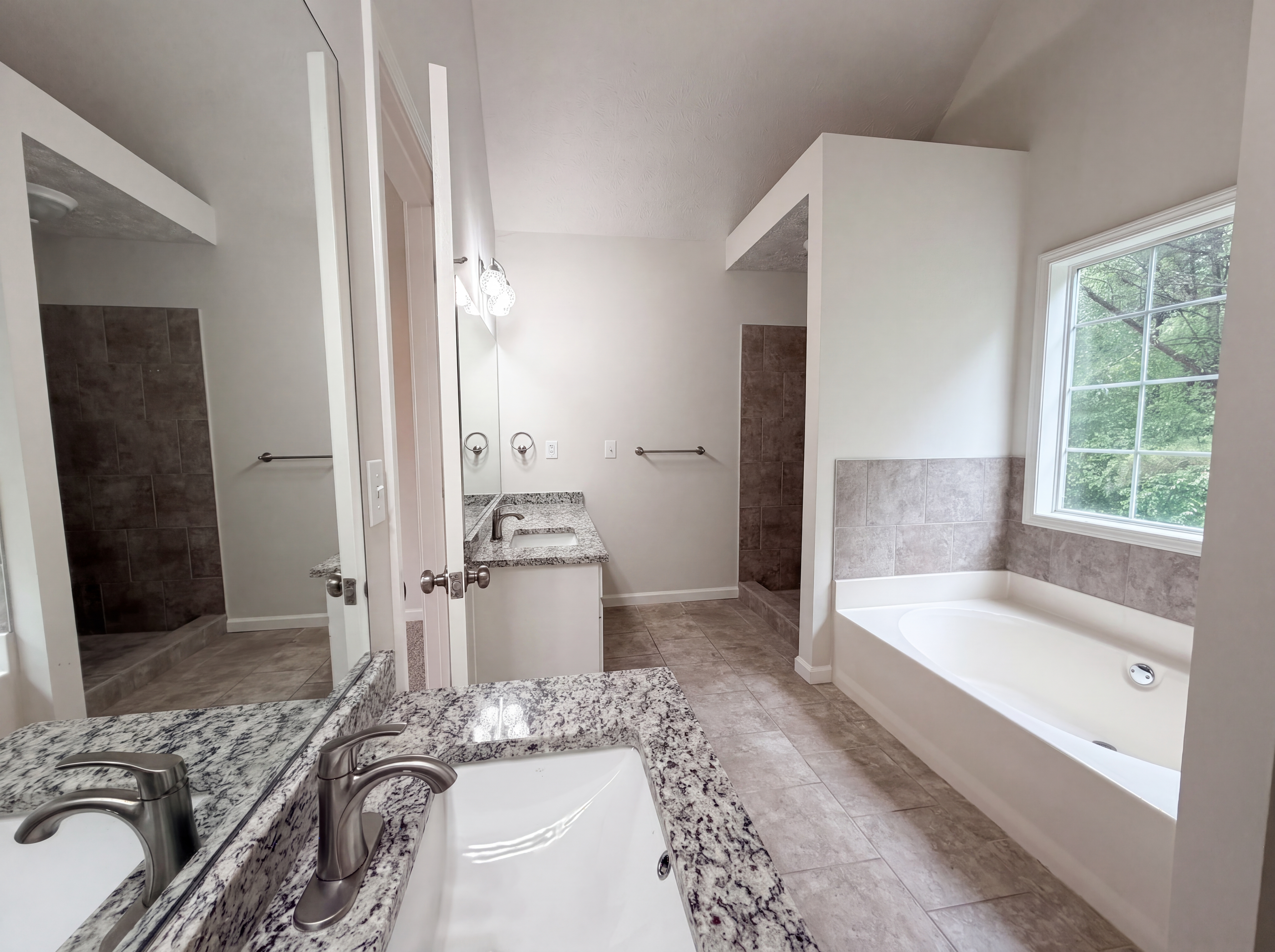 Photo 11 of 21 of 1555 Rose Pointe Dr, Loganville, GA