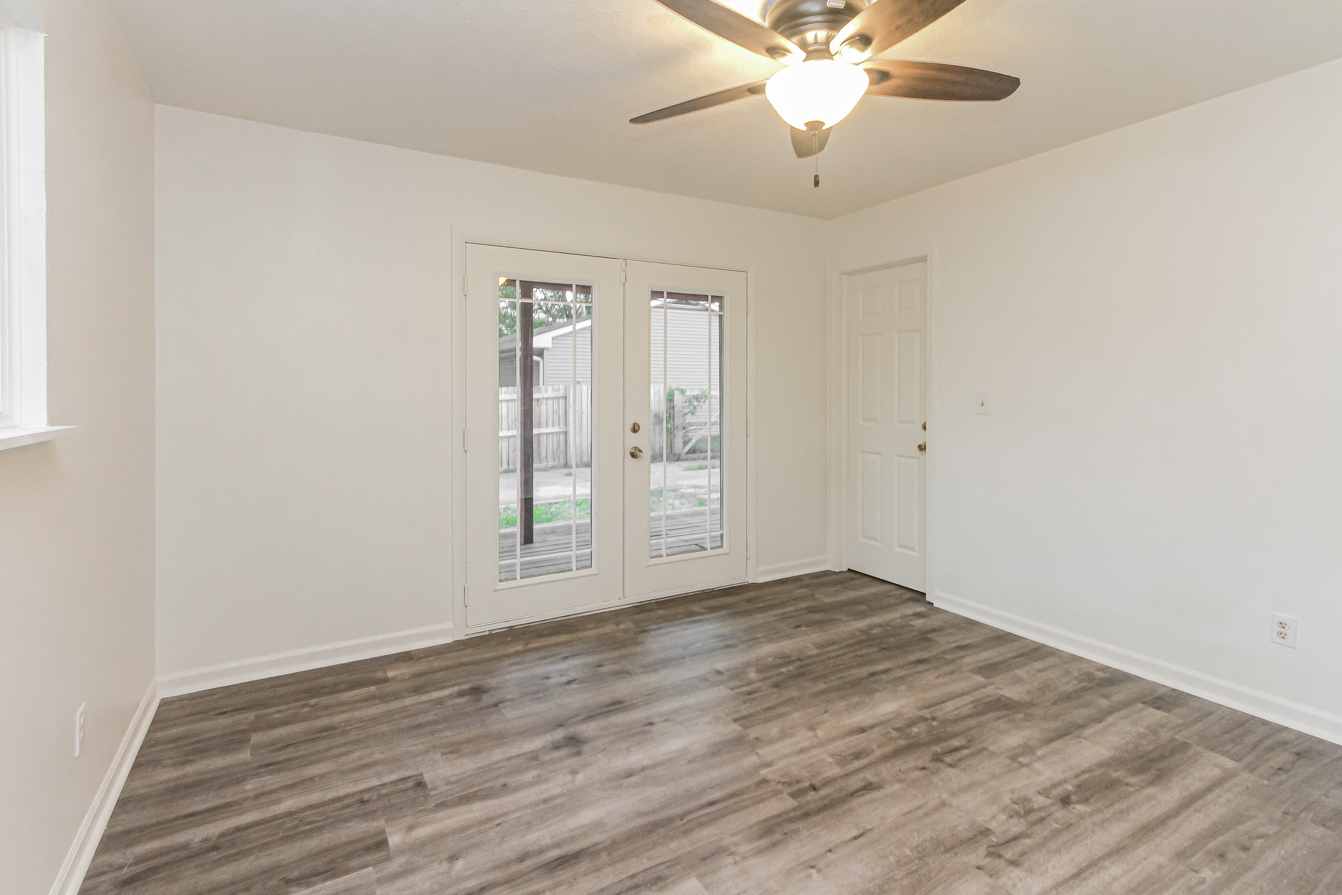 Photo 4 of 22 of 507 Armentrout Ln, Indianapolis, IN