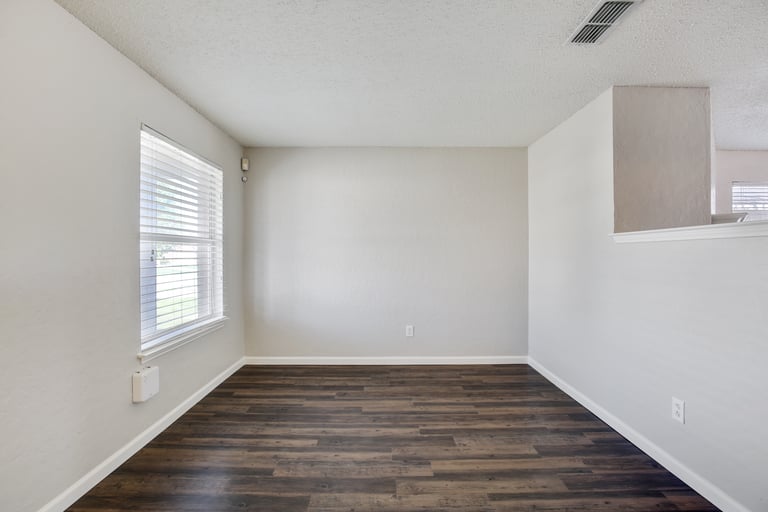 Photo 13 of 27 - 7924 Hidden Brook Dr, Fort Worth, TX 76120