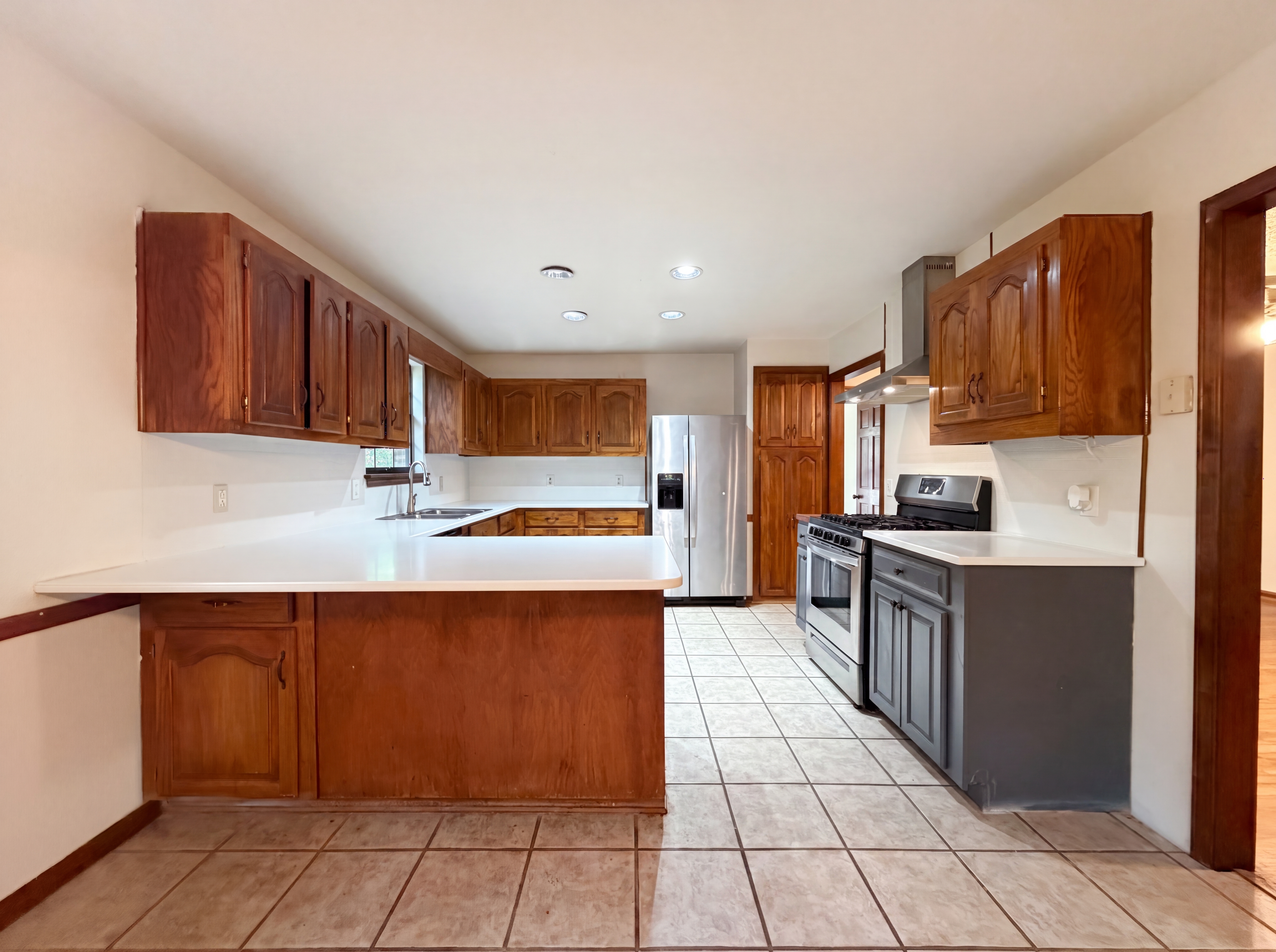 Photo 2 of 24 of 1223 6th St, Pleasant Grove, AL