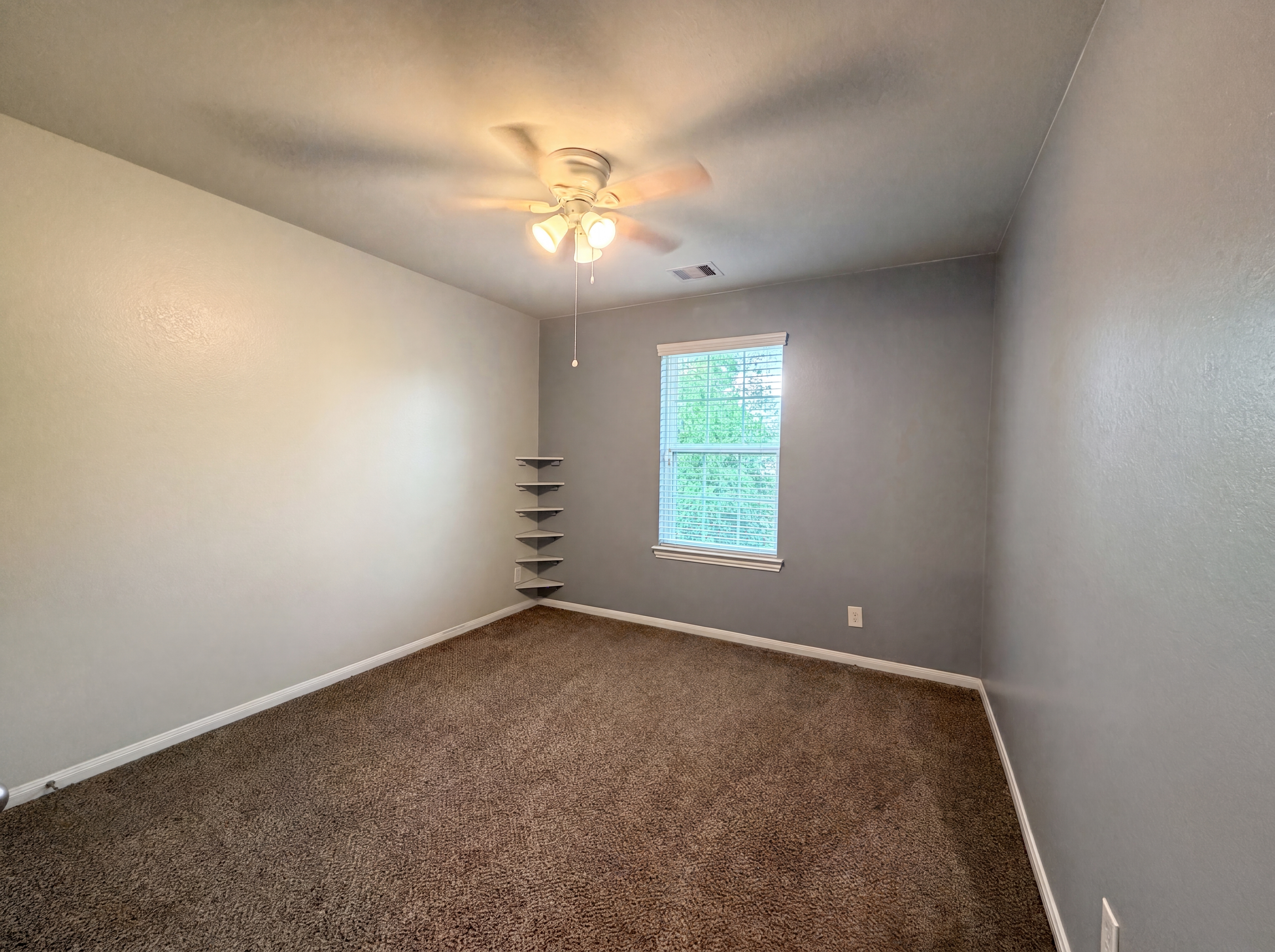 Photo 11 of 22 of 18664 Legend Oaks Dr, Magnolia, TX