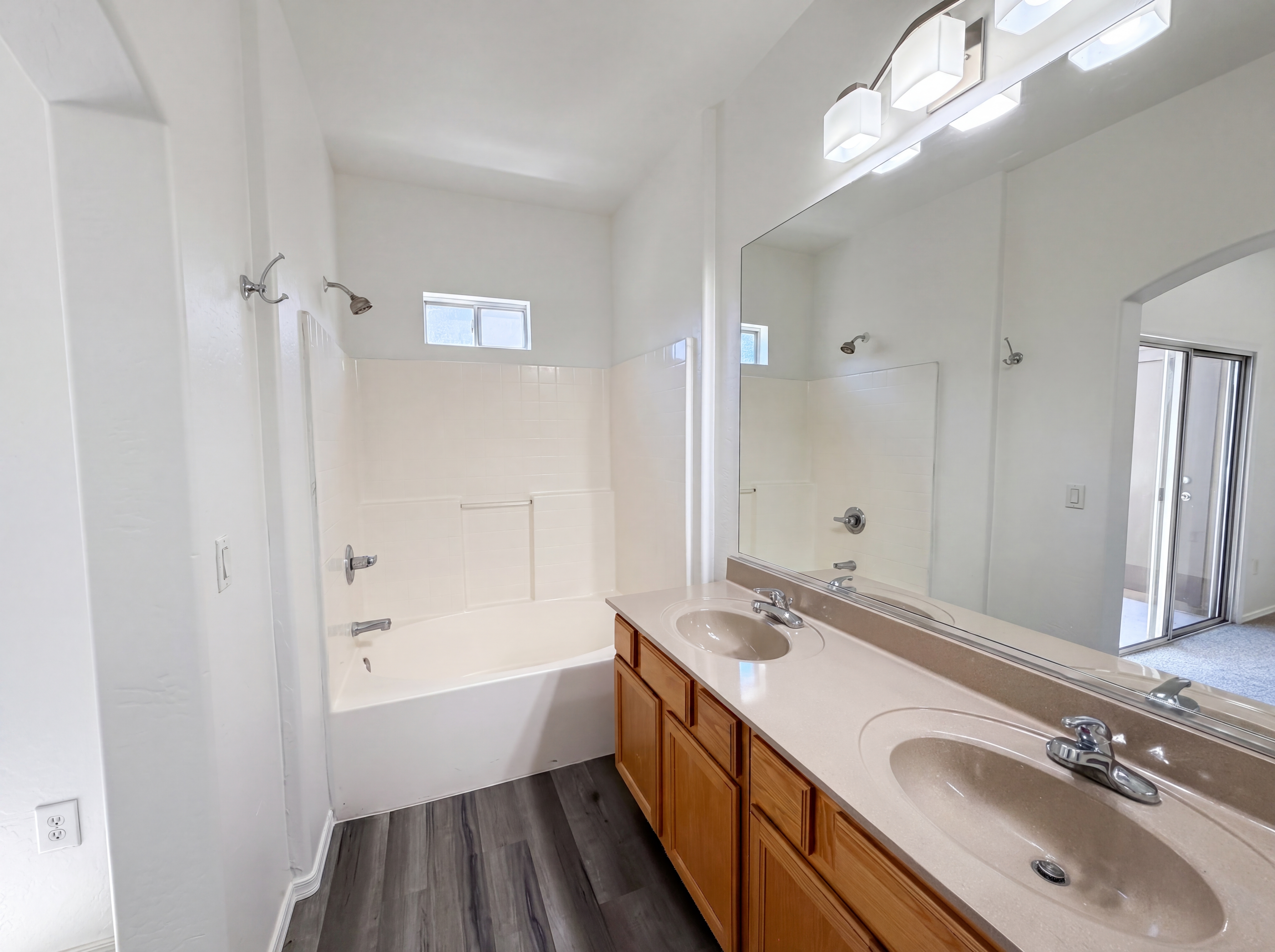 Photo 7 of 22 of 1718 W Colter St, Phoenix, AZ